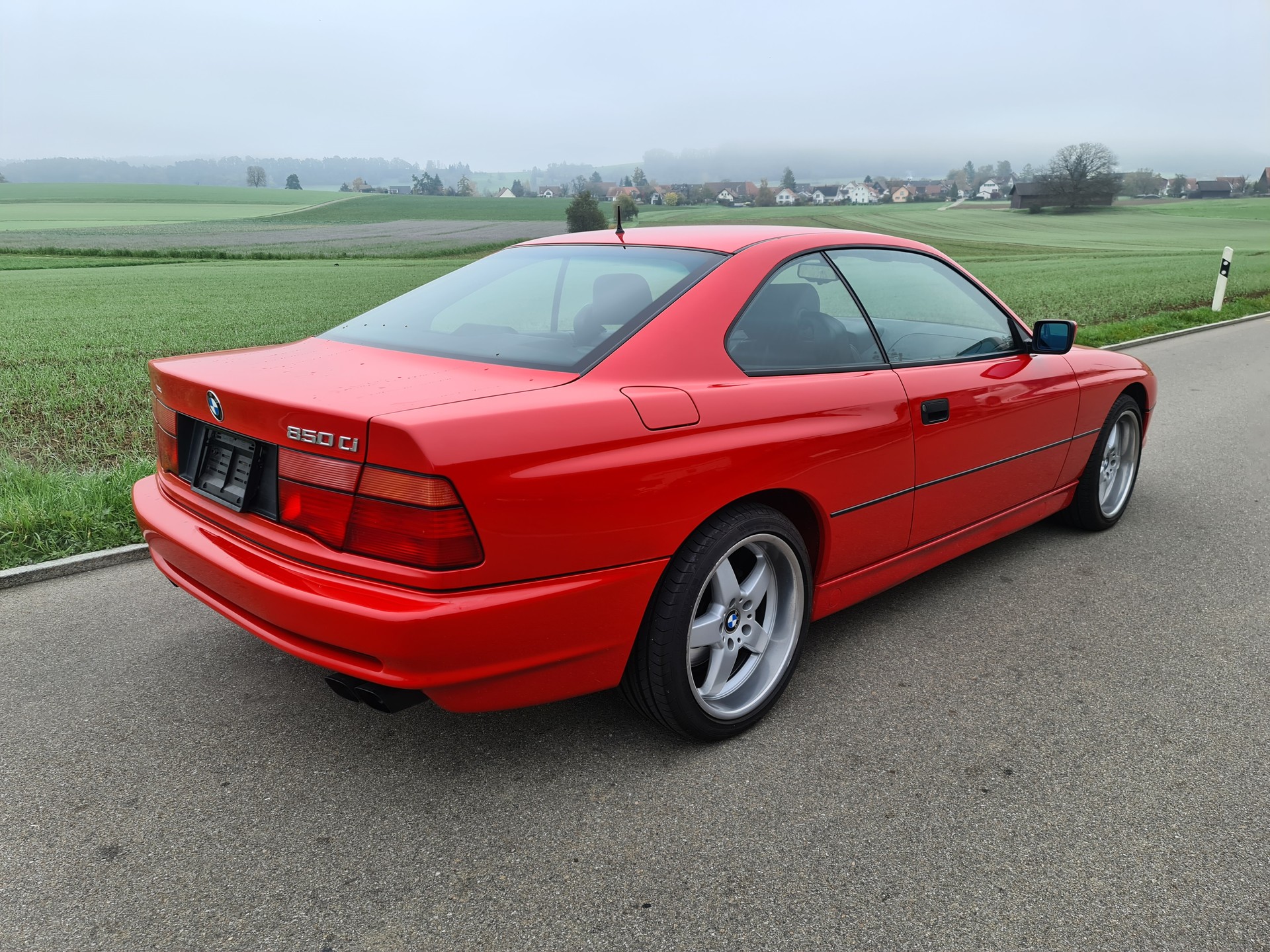 BMW 850i A-image-12
