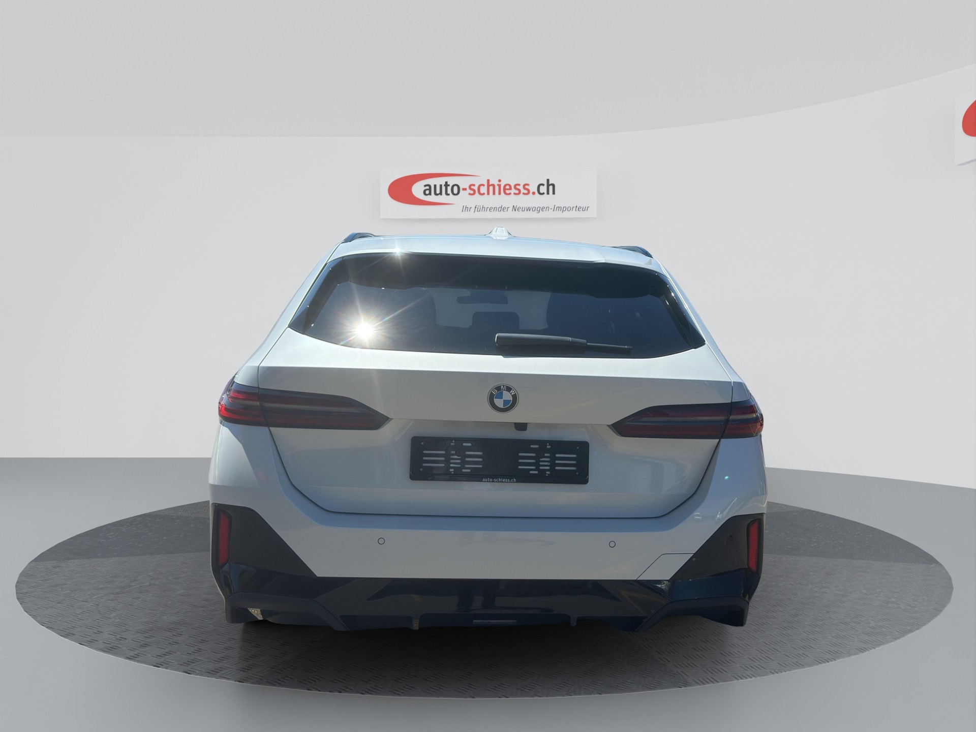 BMW 520d M Sport Pro Schadow sDrive Touring Steptronic-image-3