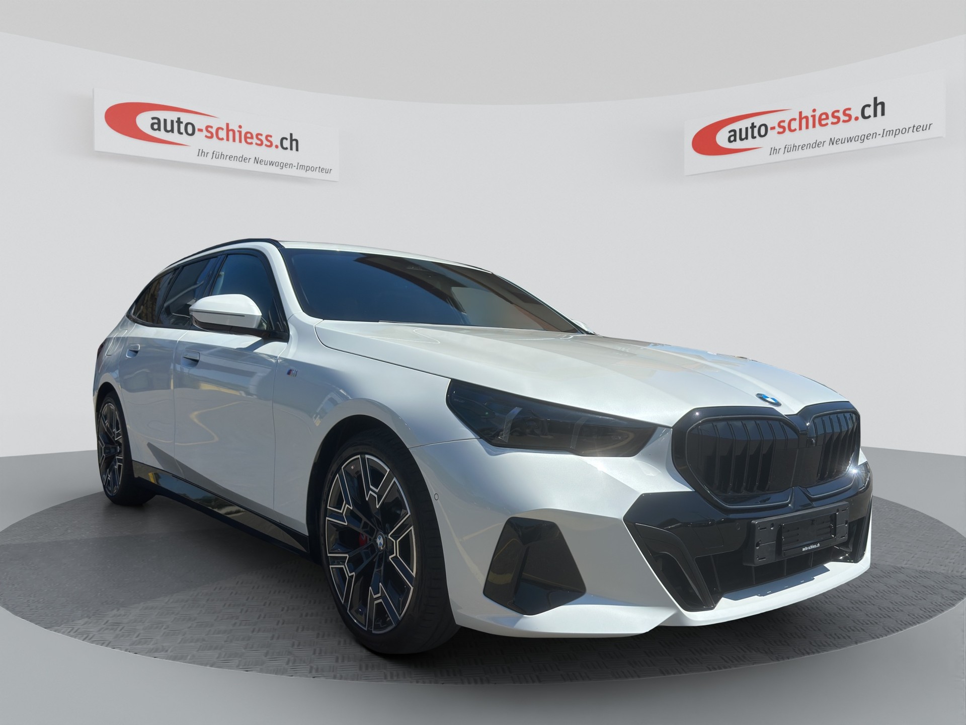 BMW 520d M Sport Pro Schadow sDrive Touring Steptronic-image-0