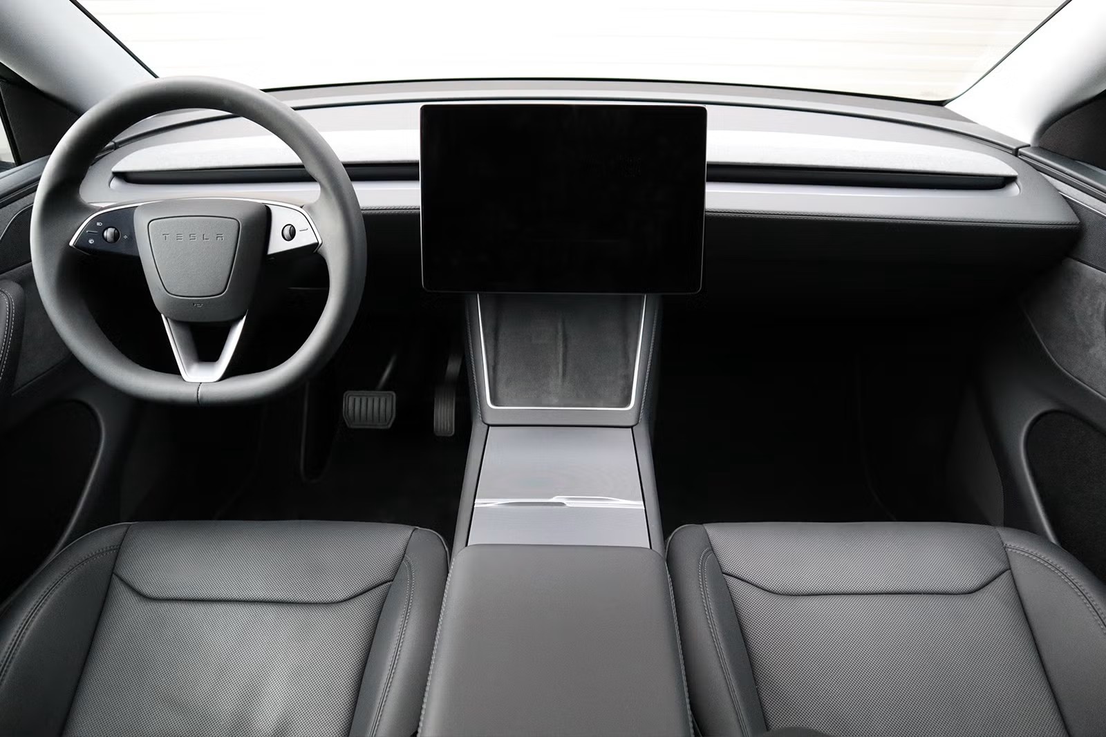 TESLA Model Y Long Range AWD Stealth Grey-image-9