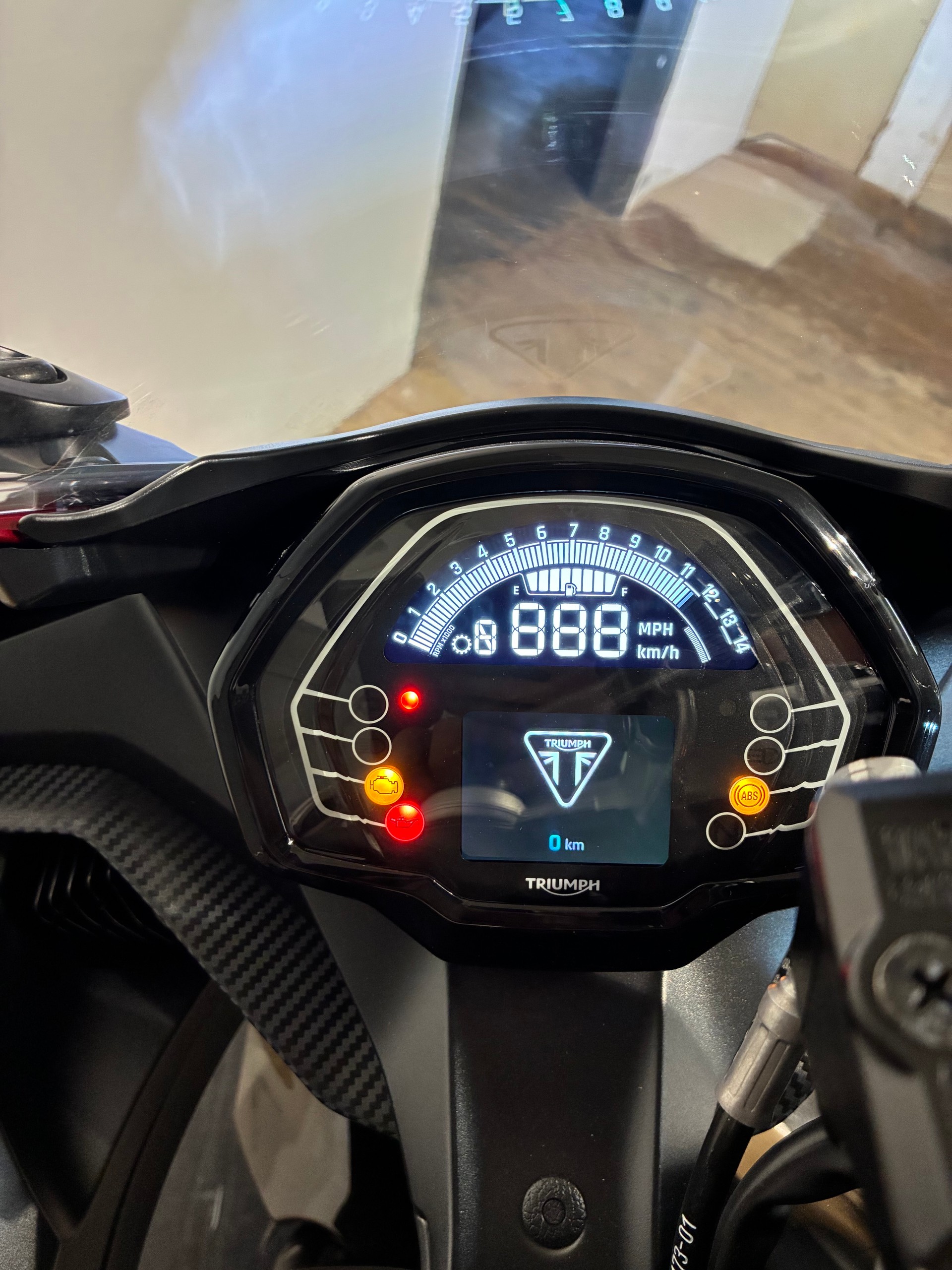 TRIUMPH Daytona 660-image-10