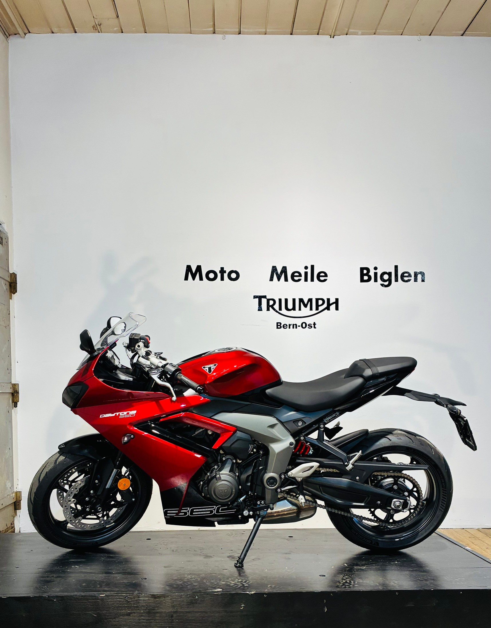 TRIUMPH Daytona 660-showroom-element-1