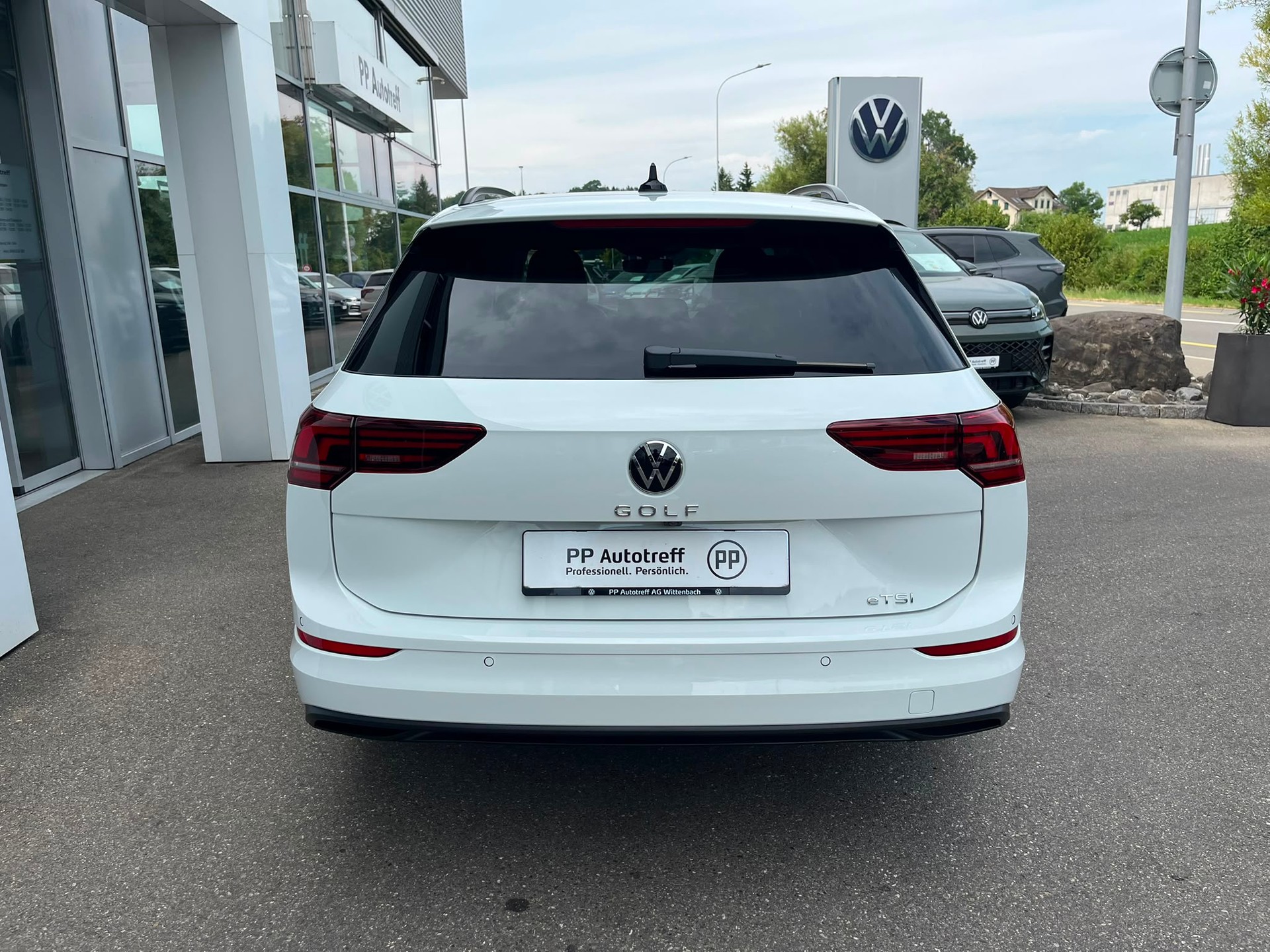 VW Golf Variant 1.5 eTSI mHEV Basis DSG-image-3