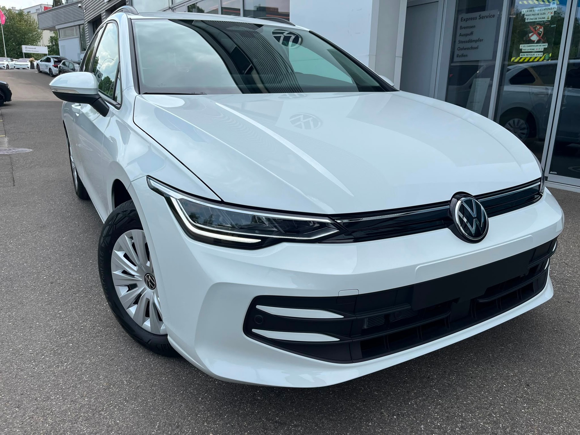 VW Golf Variant 1.5 eTSI mHEV Basis DSG-image-1