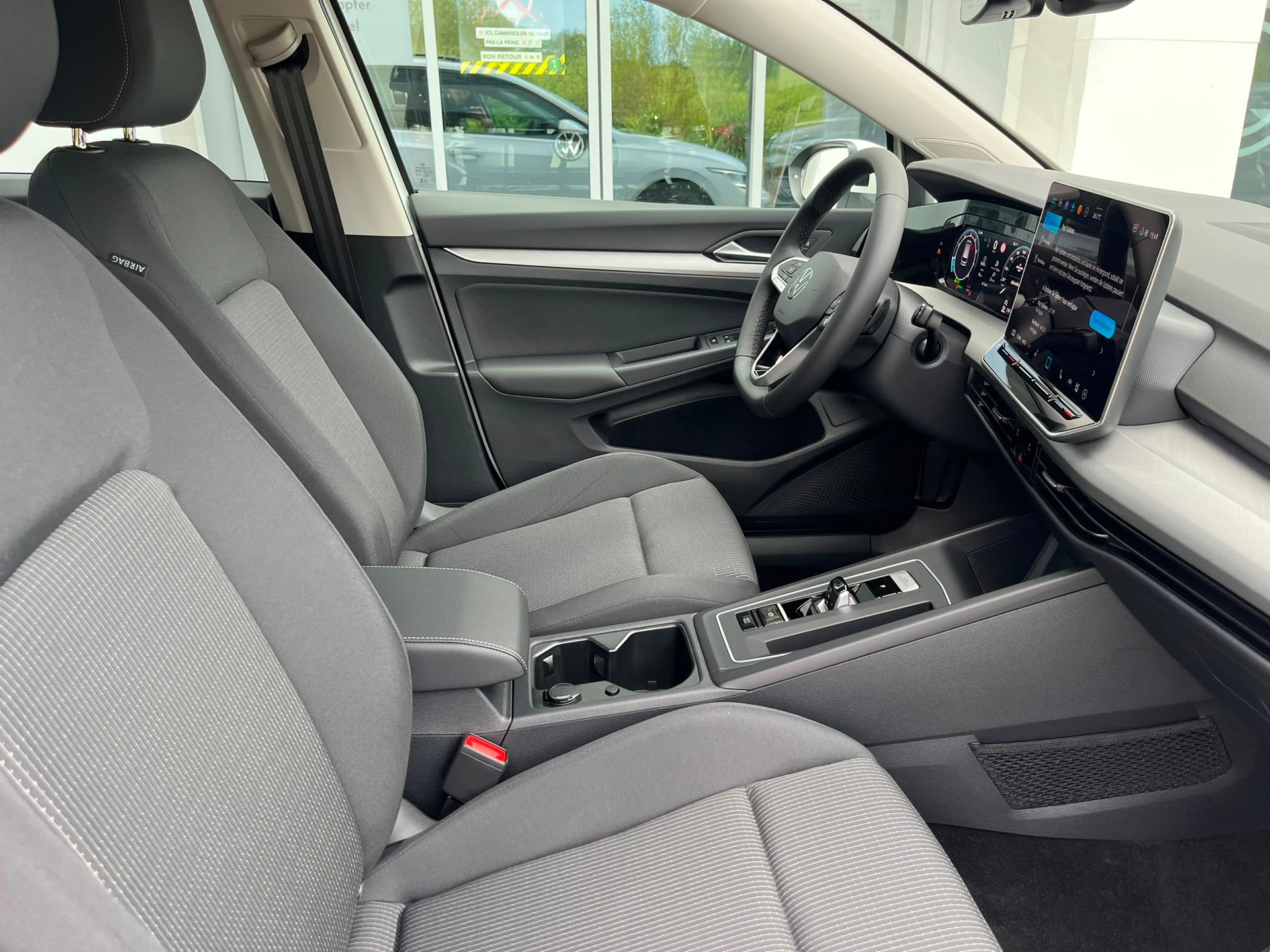 VW Golf Variant 1.5 eTSI mHEV Basis DSG-image-2