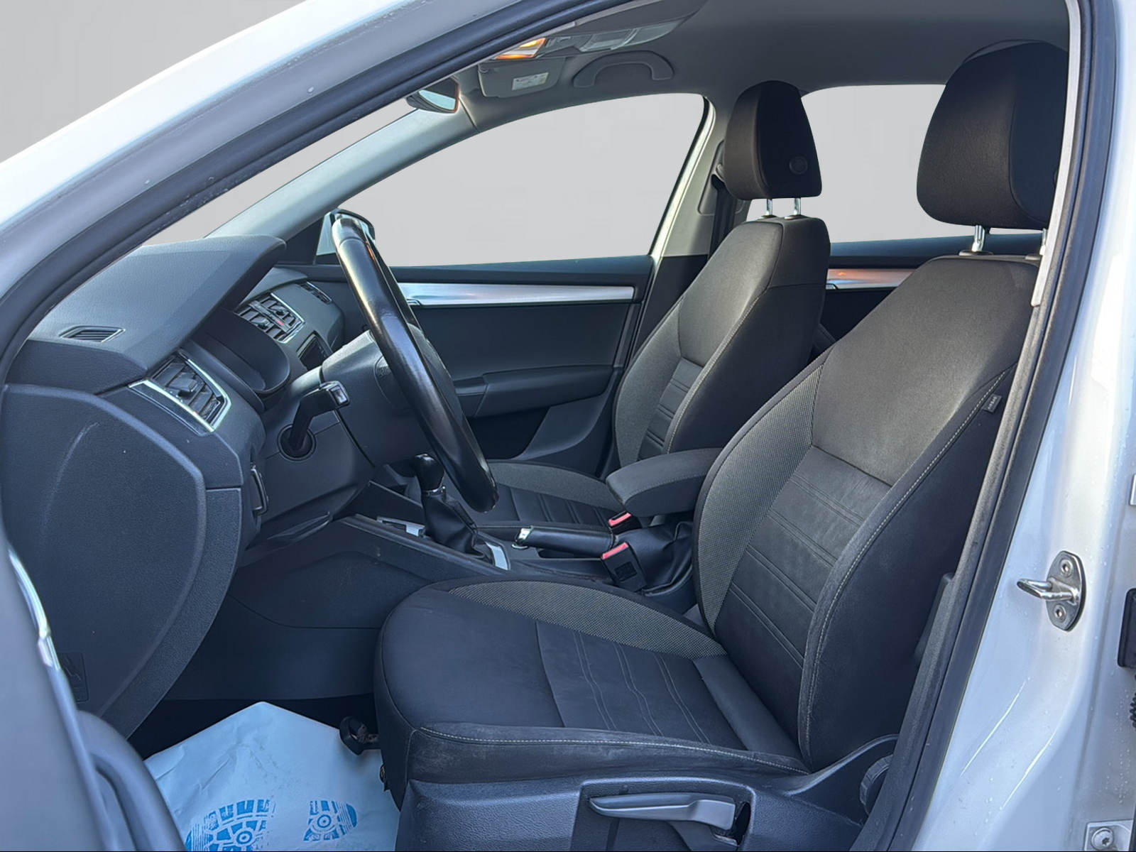 SKODA Octavia Combi 2.0 TDI Ambition 4x4-image-9