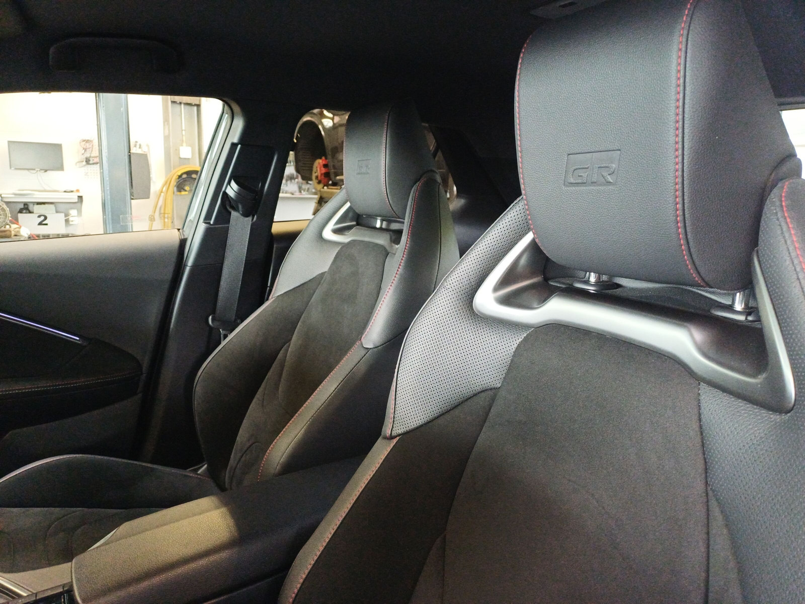 TOYOTA C-HR 2.0 HEV GR Sport 4x4-image-7