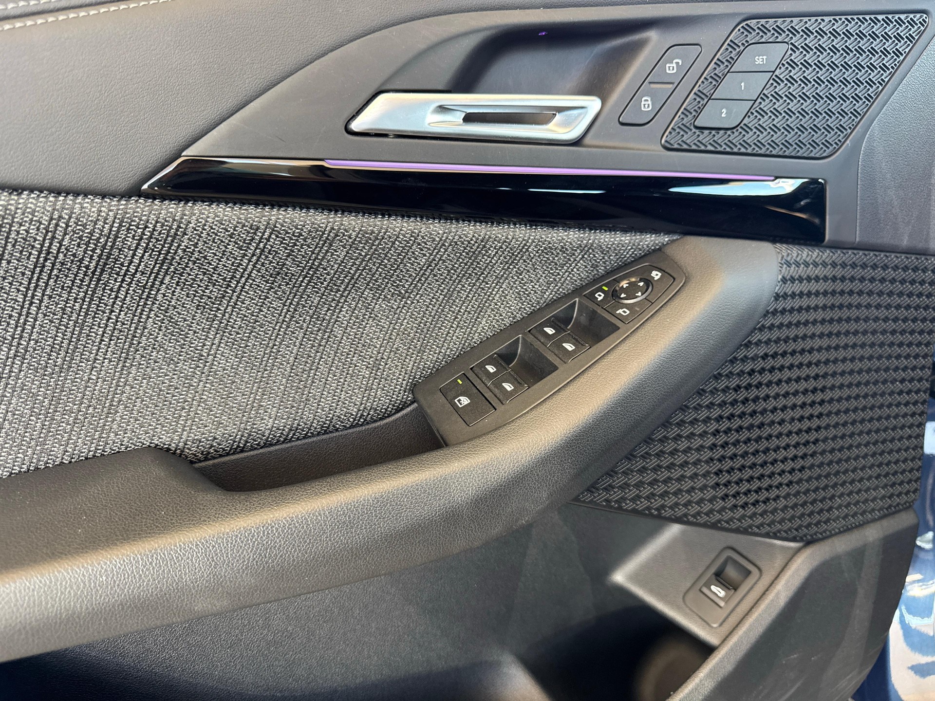BMW 218i Active Tourer-image-12