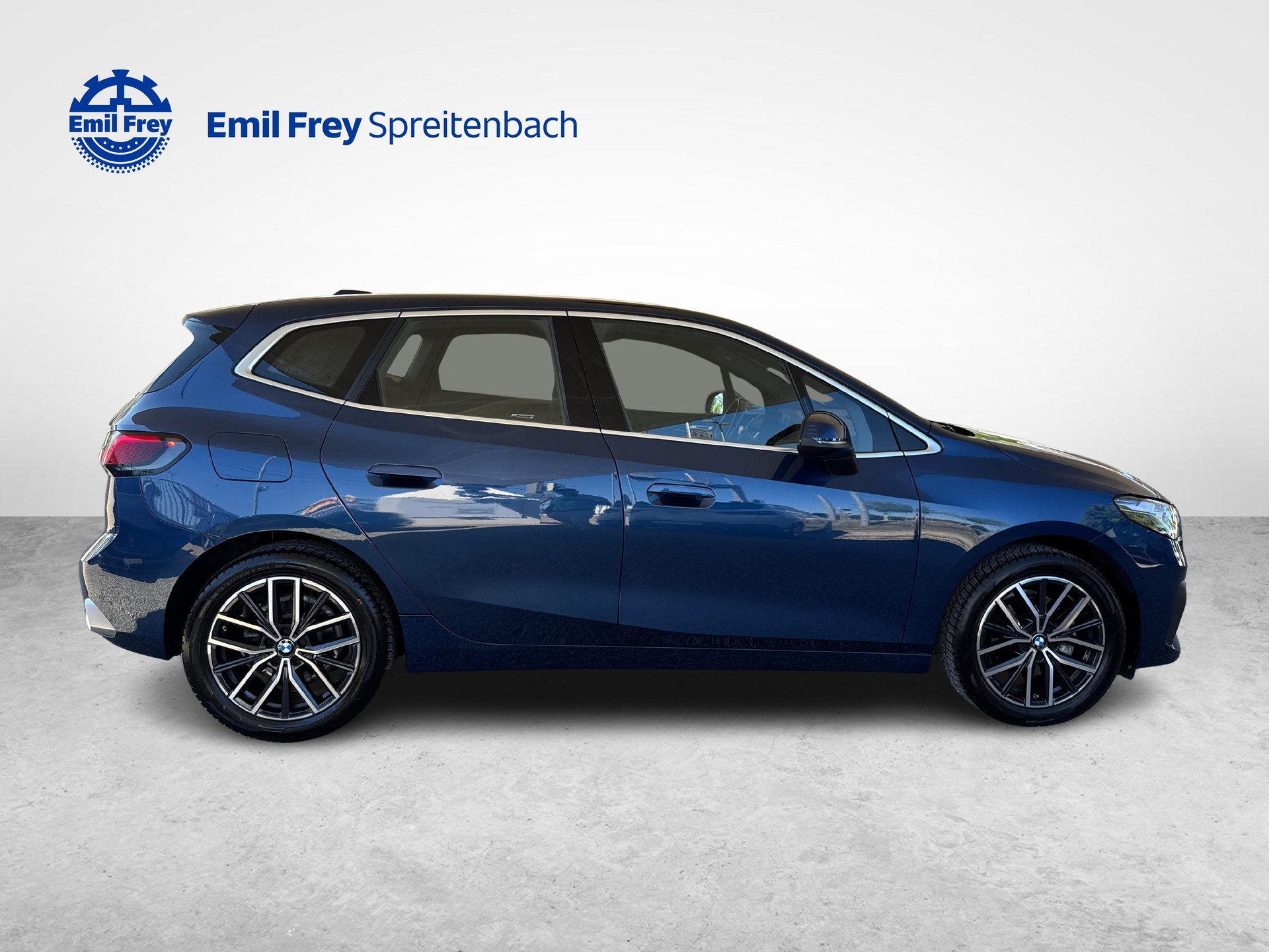 BMW 218i Active Tourer-image-5