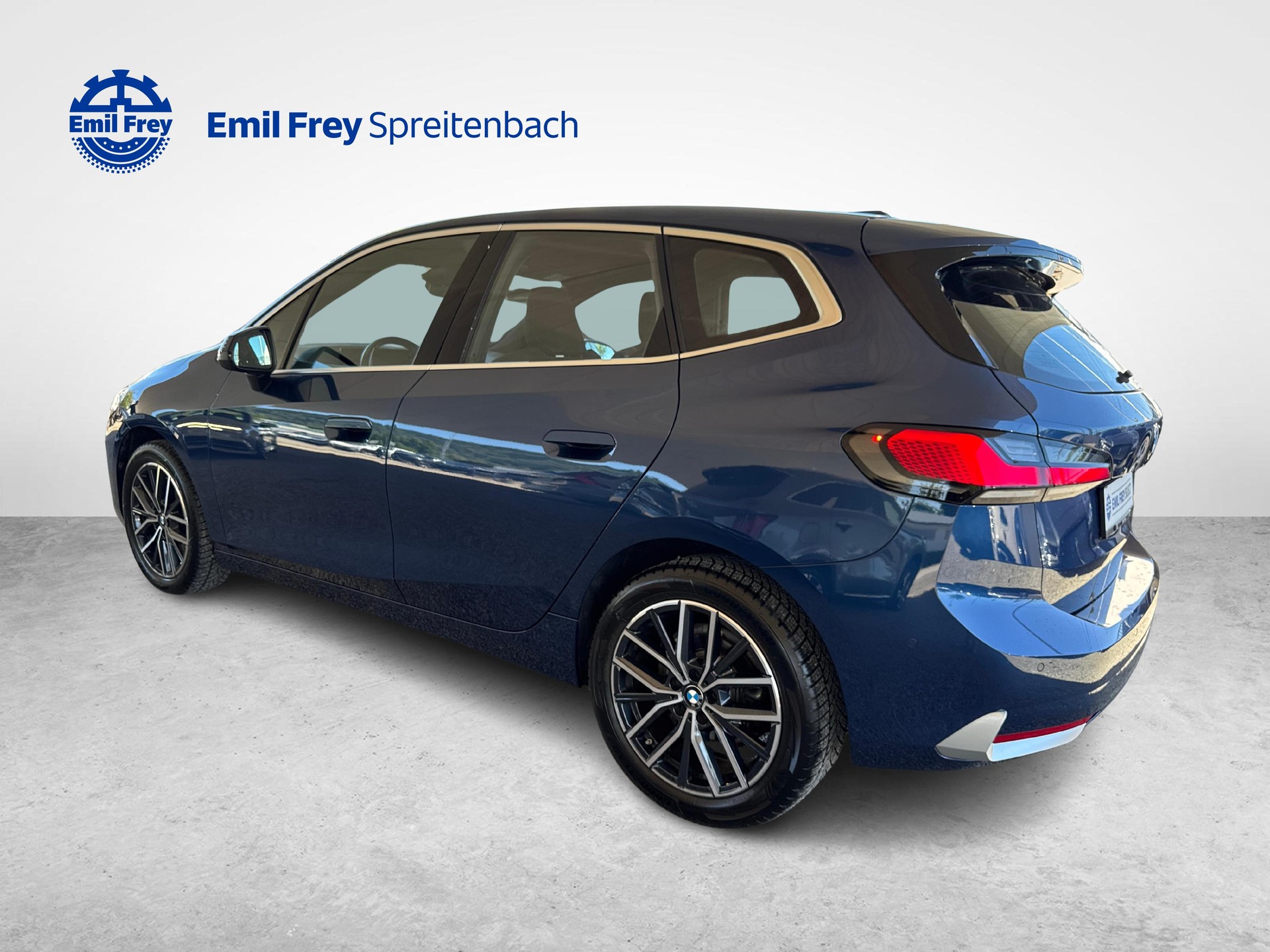 BMW 218i Active Tourer-image-2