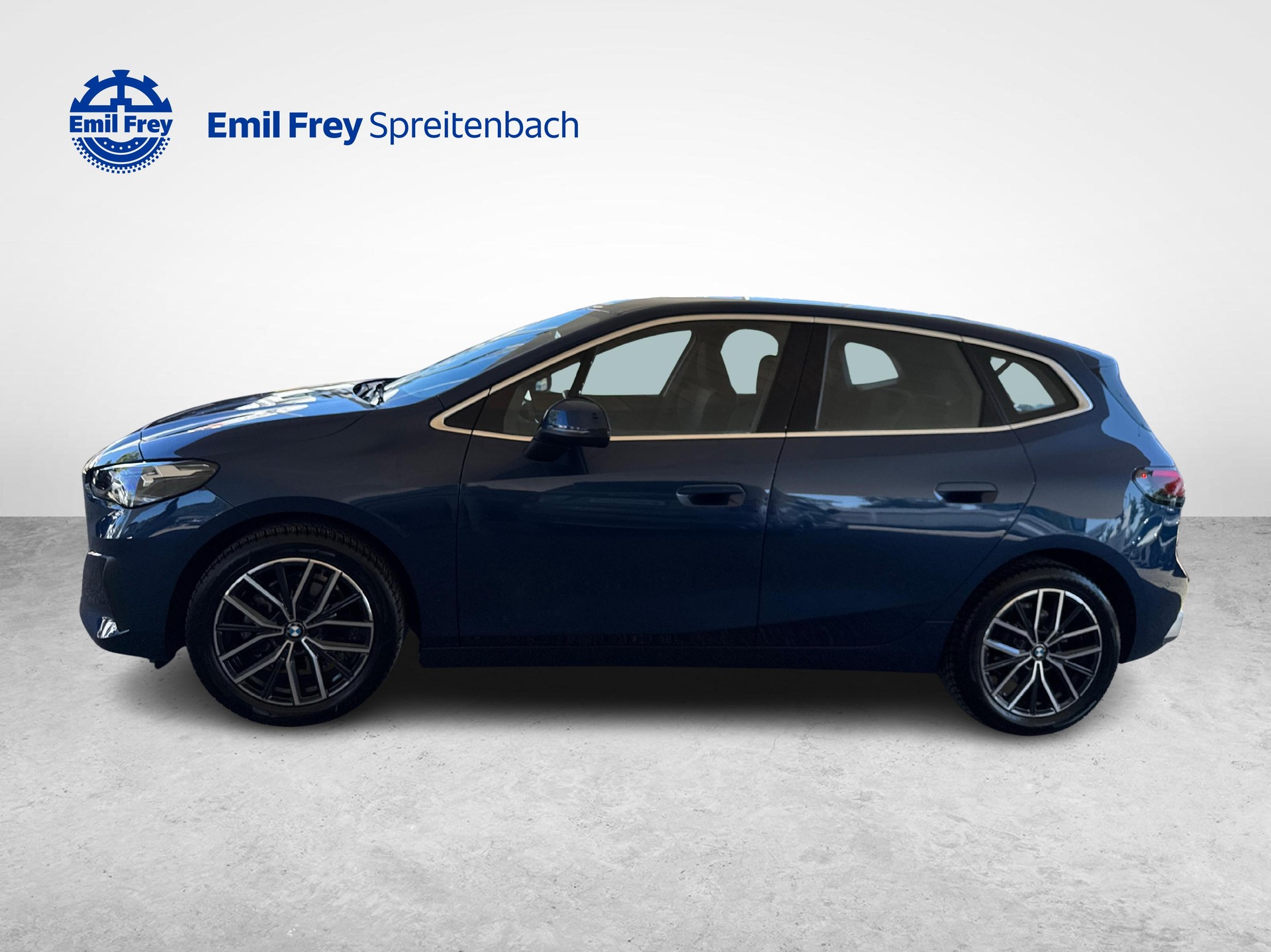 BMW 218i Active Tourer-image-1