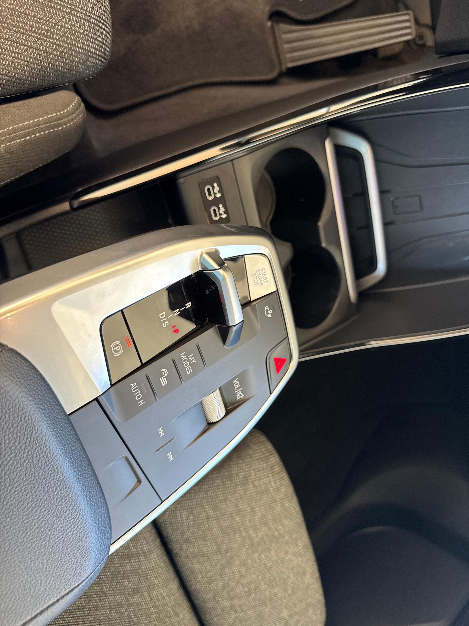 BMW 218i Active Tourer-image-16
