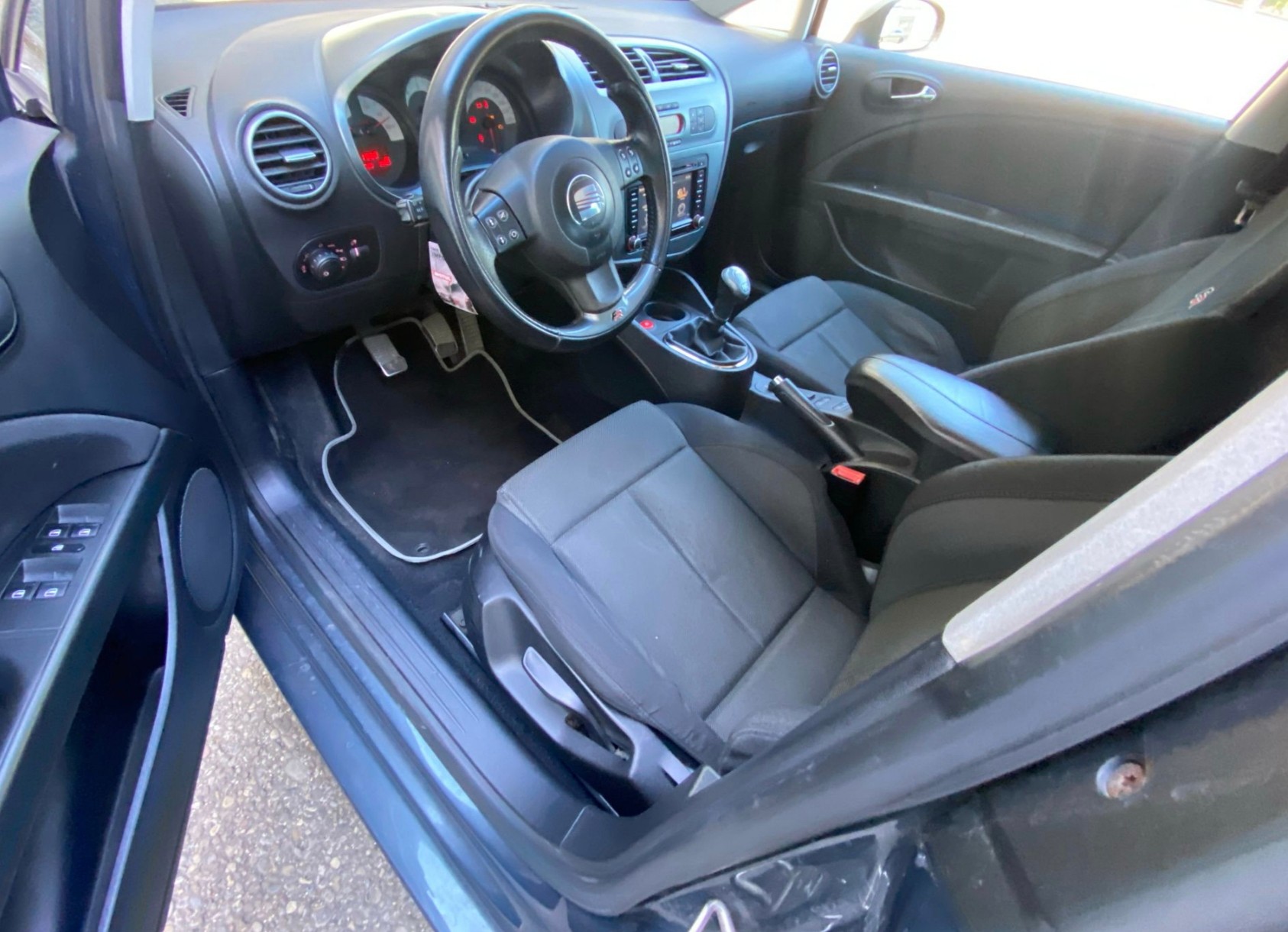 SEAT Leon 2.0 TSI FR-image-9