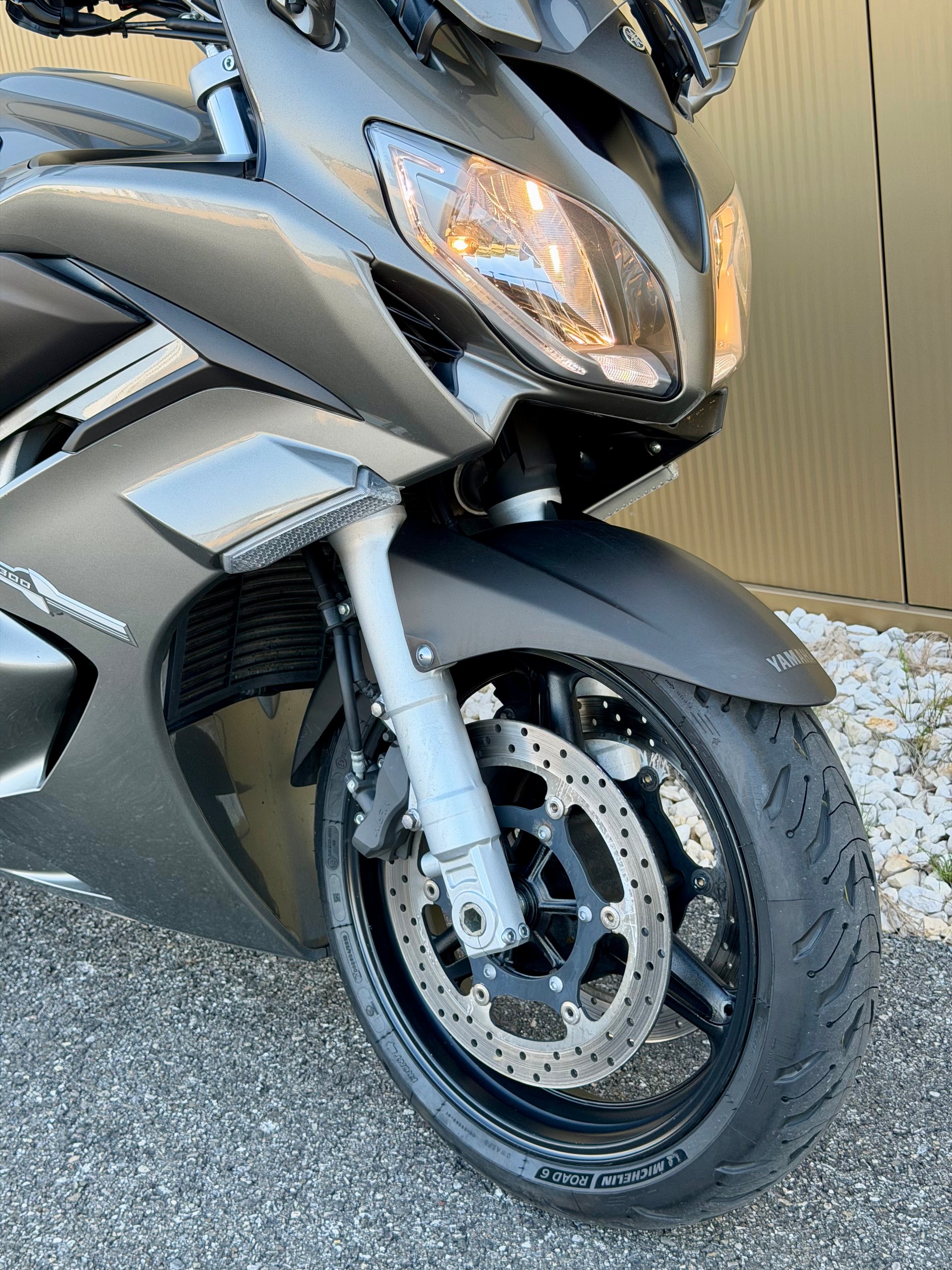 YAMAHA FJR 1300 ABS-showroom-element-1
