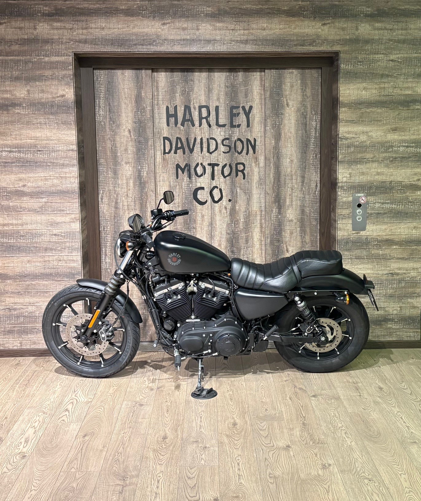 HARLEY-DAVIDSON XL 883 N-showroom-element-3