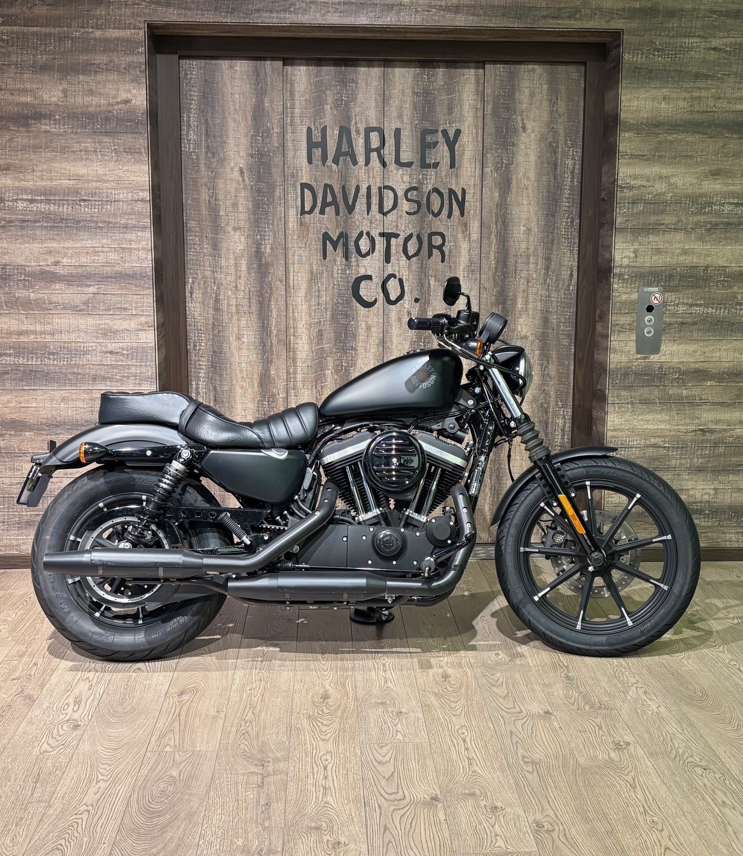 HARLEY-DAVIDSON XL 883 N