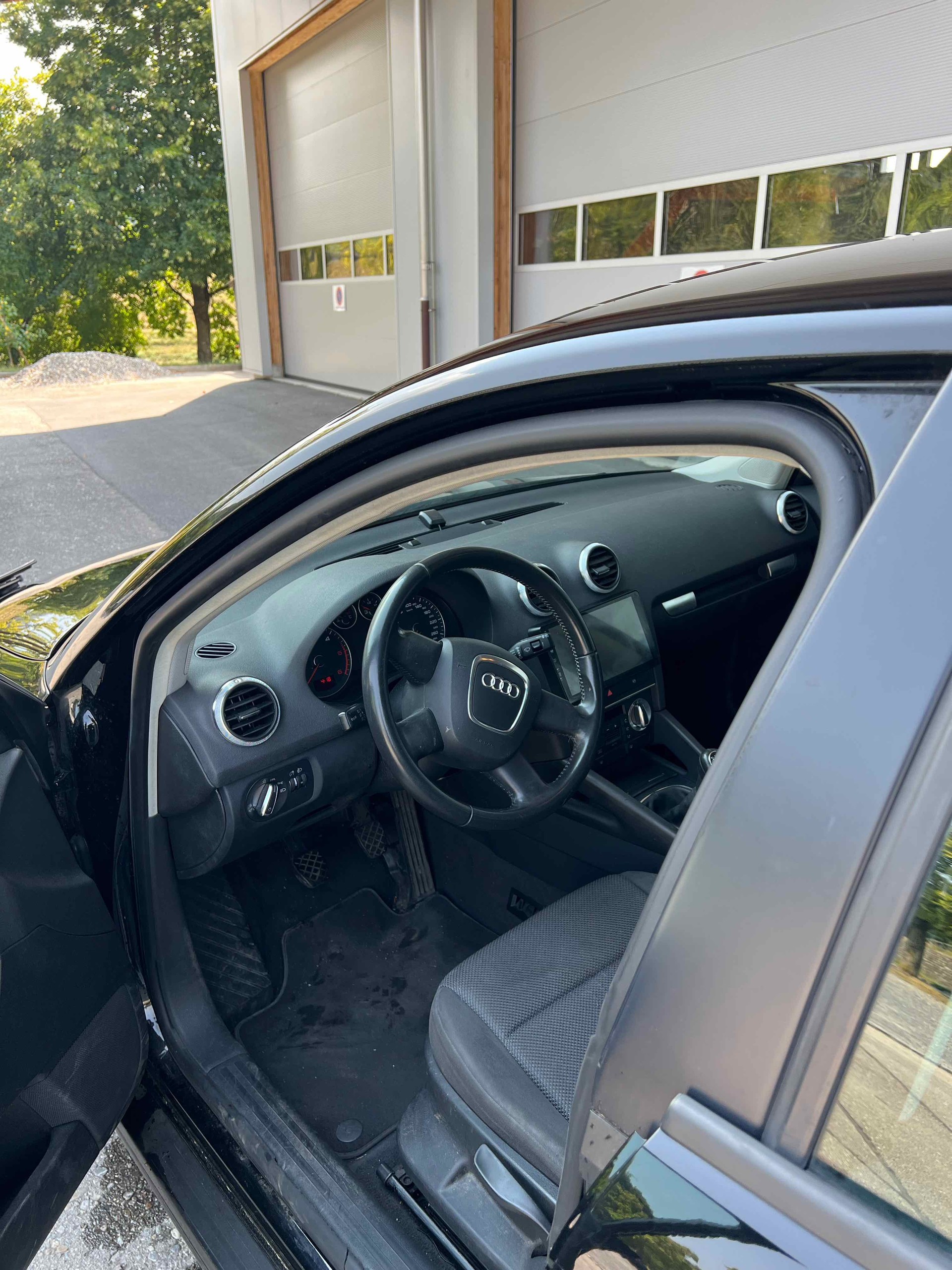 AUDI A3 Sportback 2.0 TDI Attraction-image-4