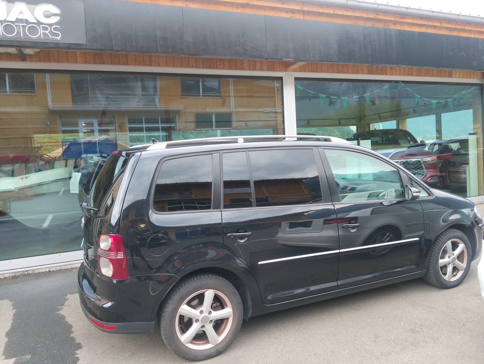 VW Touran 1.4 TSI Highline DSG-image-4
