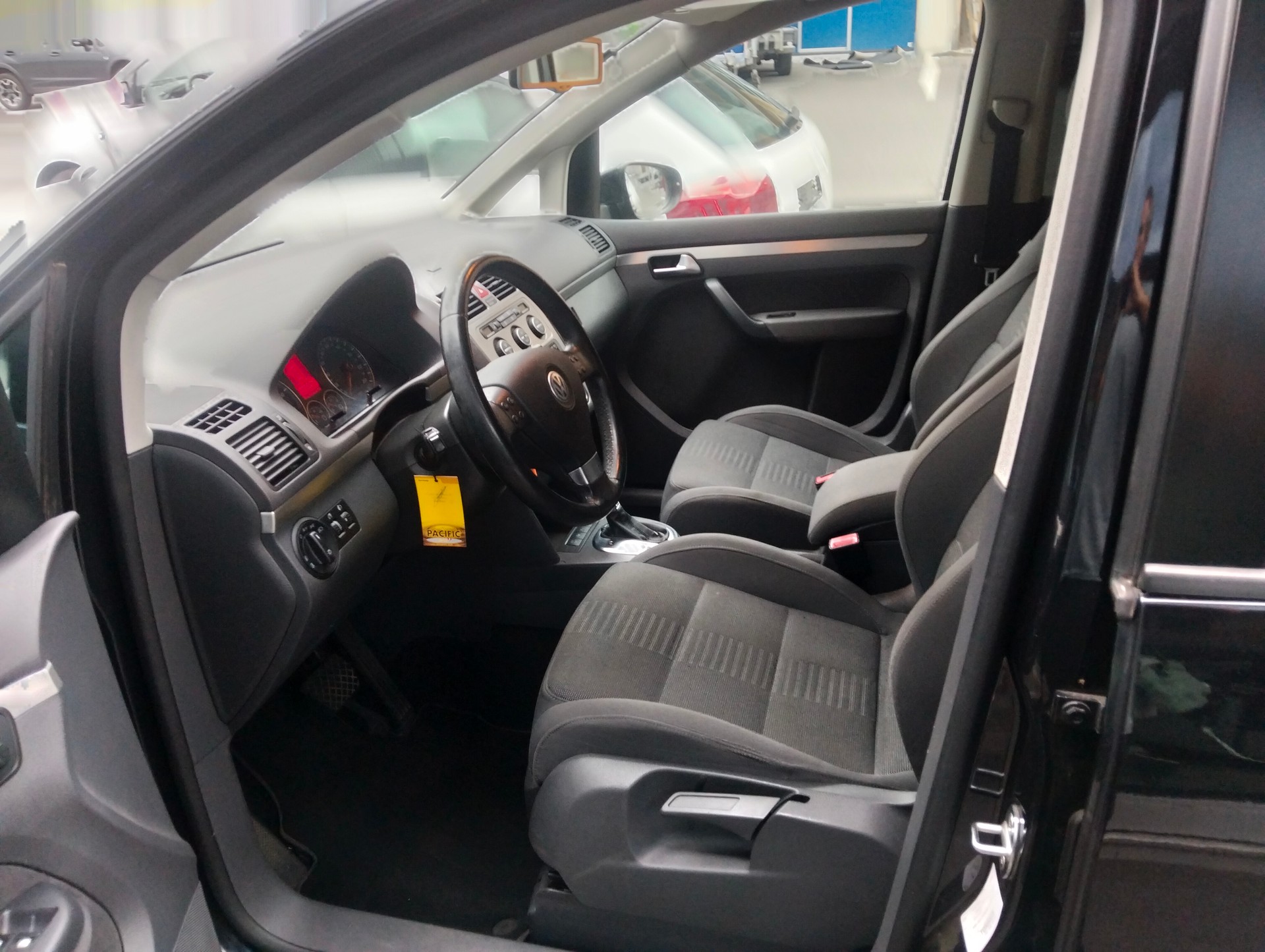 VW Touran 1.4 TSI Highline DSG-image-1