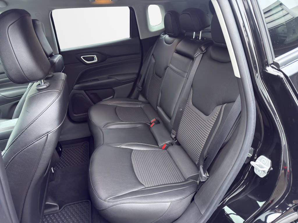JEEP Compass 1.3 Swiss Limited 240PS 4xe-image-14