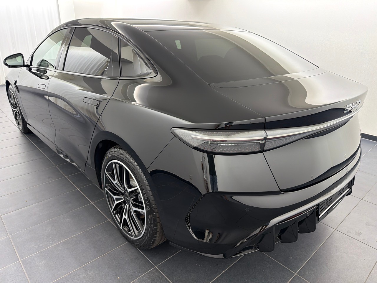 BYD Seal 82,5 kWh Excellence-image-1