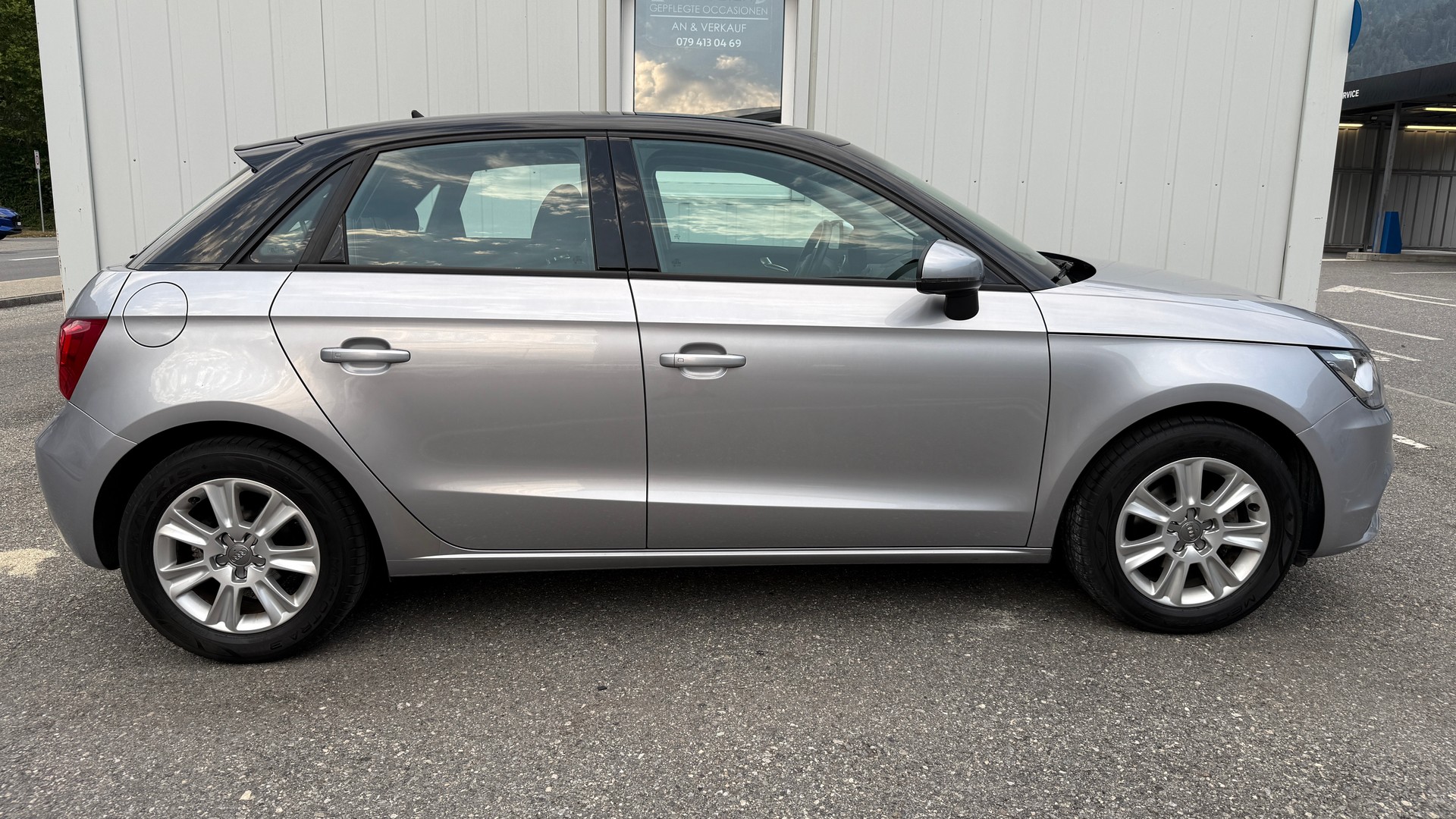 AUDI A1 Sportback 1.2 TFSI Attraction-image-2