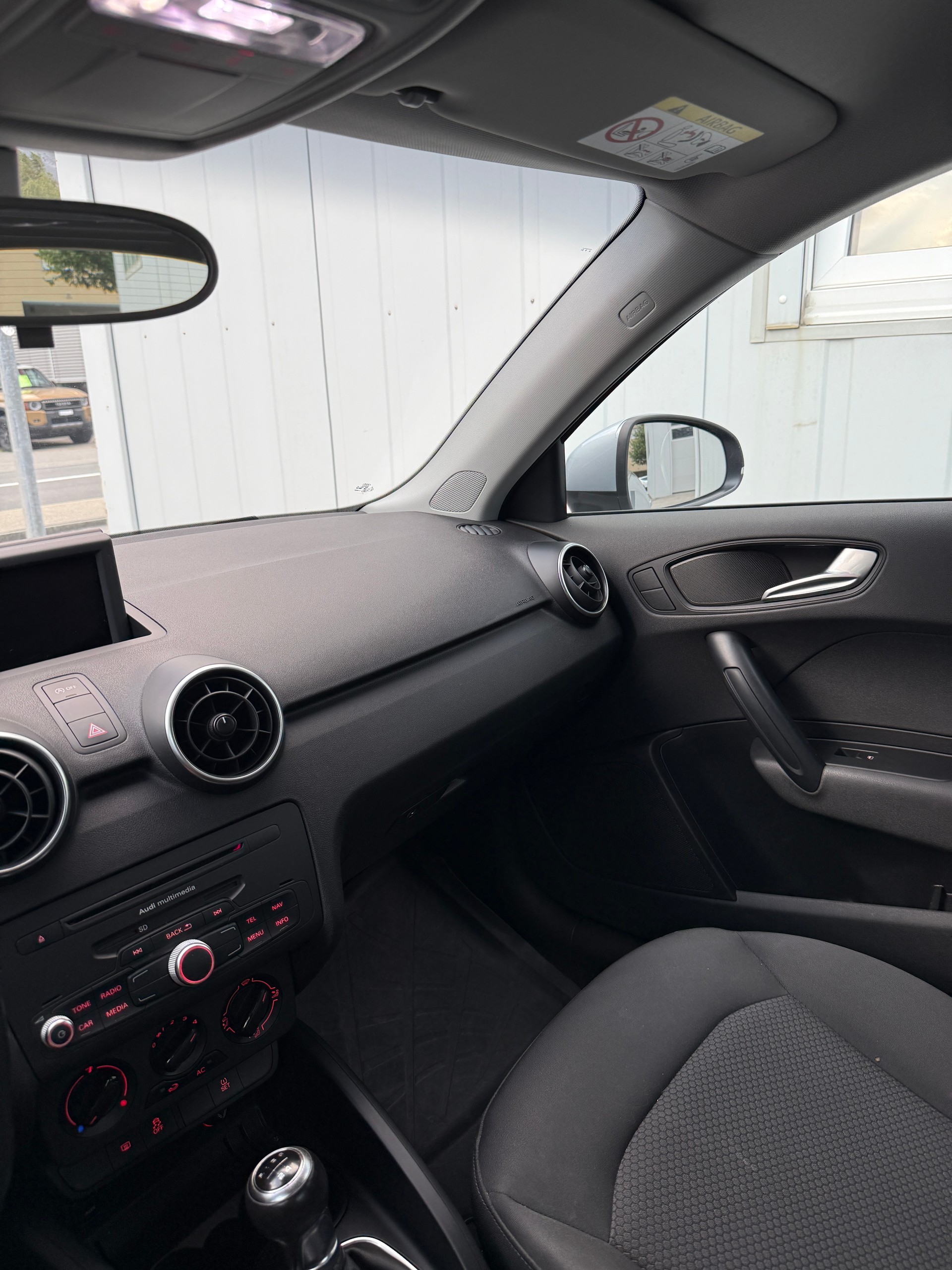 AUDI A1 Sportback 1.2 TFSI Attraction-image-19