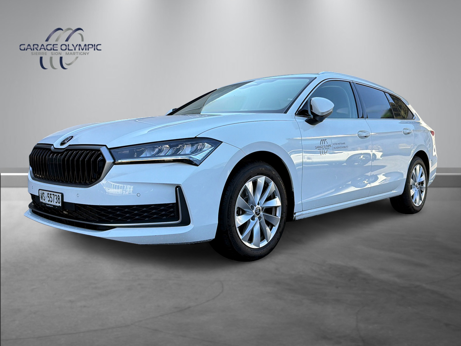 SKODA Superb Combi 2.0 TDi Selection 4x4 DSG-image-0