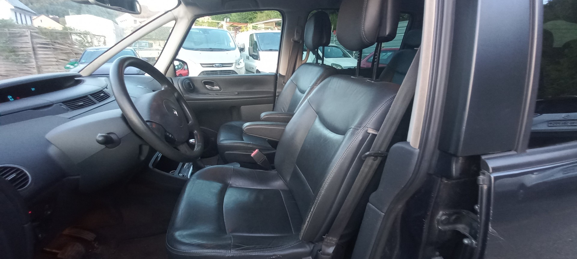 RENAULT Espace 2.0 dCi Swiss Edition-image-8