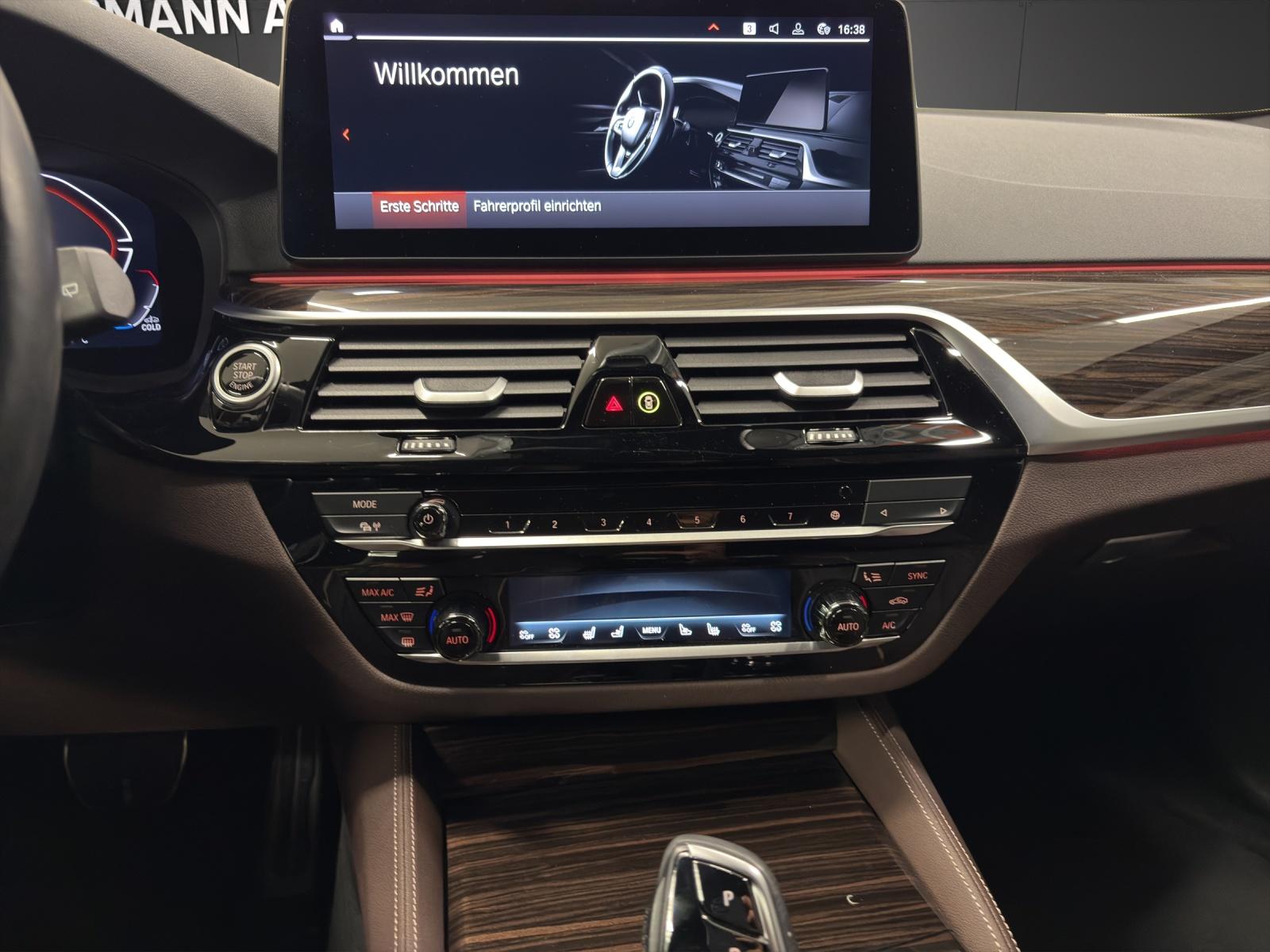 BMW 540d xDrive Touring M SPORT-image-17