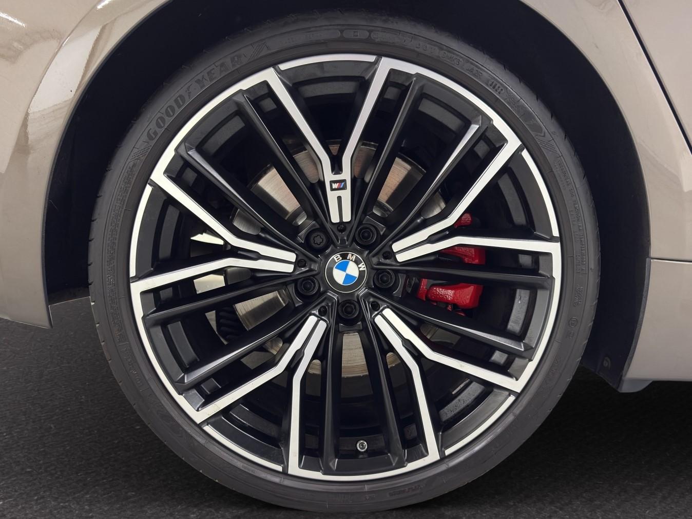 BMW 540d xDrive Touring M SPORT-image-10