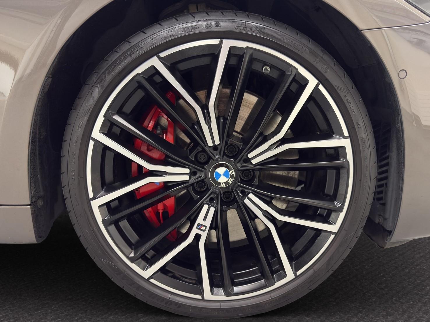 BMW 540d xDrive Touring M SPORT-image-9