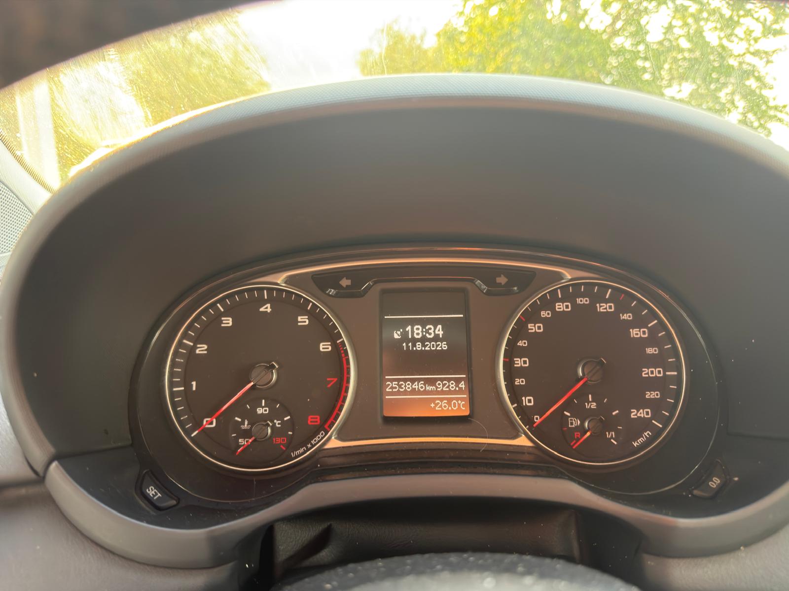 AUDI A1 1.4 TFSI Ambition S-tronic-image-17