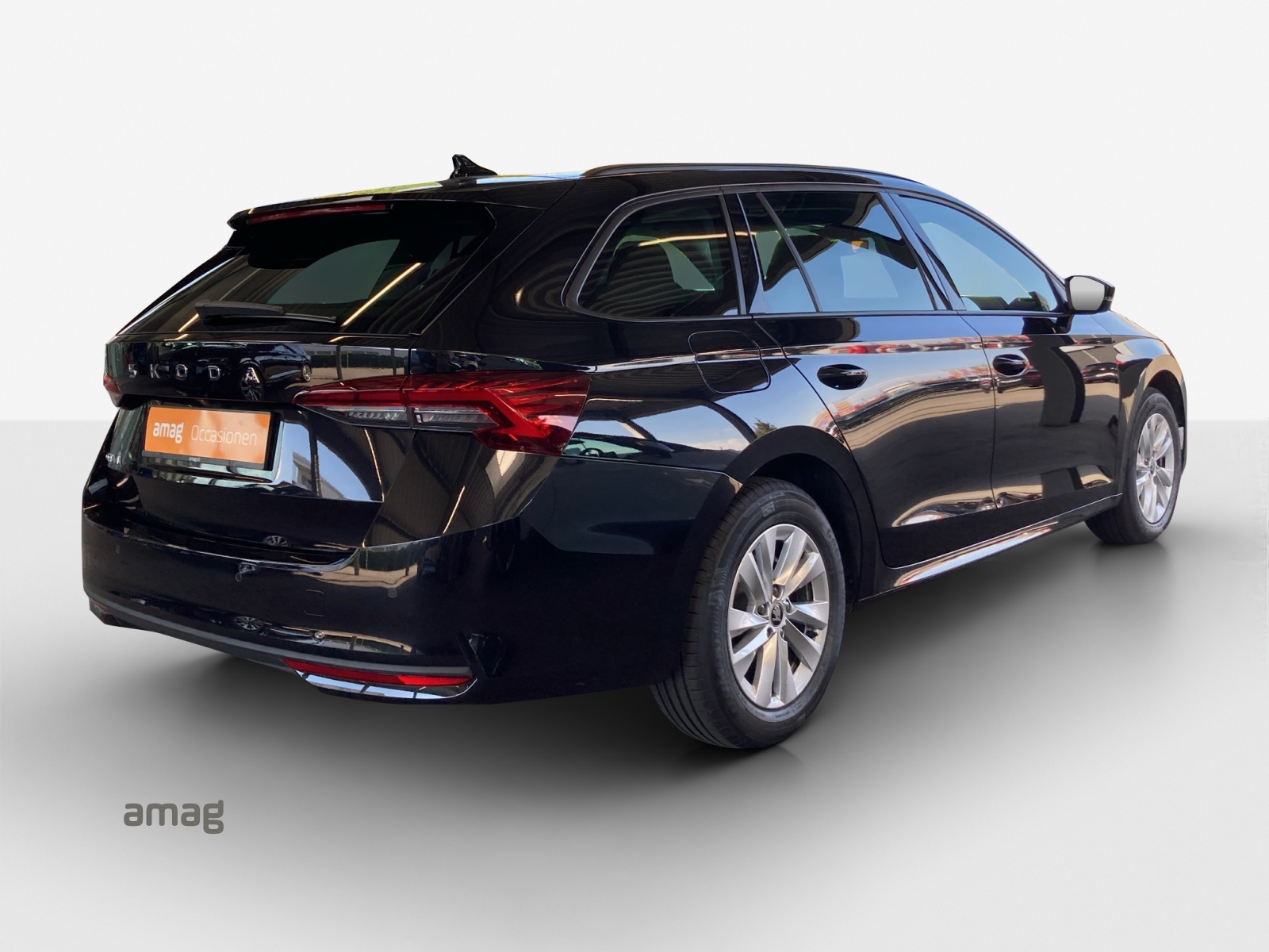 SKODA Octavia Combi 2.0 TDI DSG Selection-image-4