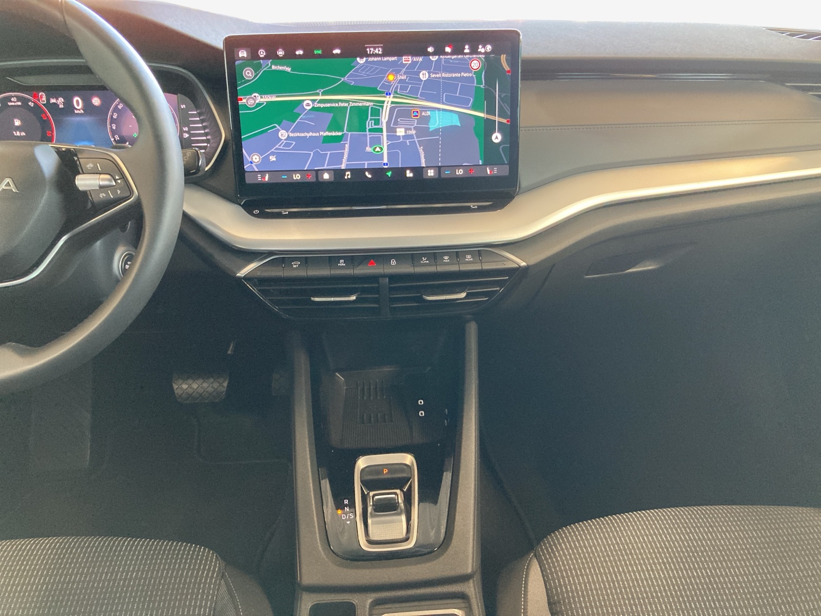 SKODA Octavia Combi 2.0 TDI DSG Selection-image-10