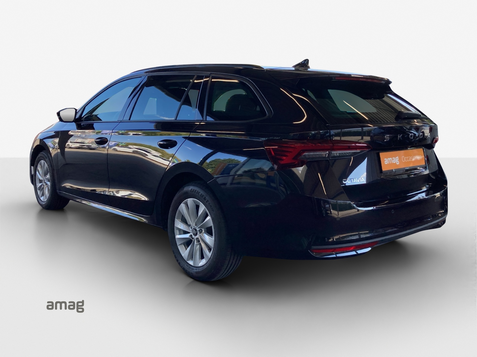 SKODA Octavia Combi 2.0 TDI DSG Selection-showroom-element-2