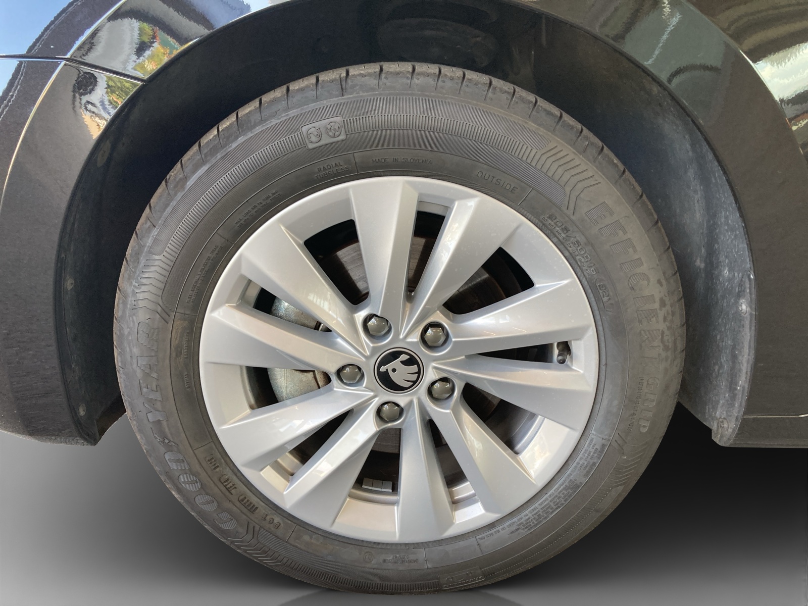 SKODA Octavia Combi 2.0 TDI DSG Selection-image-15
