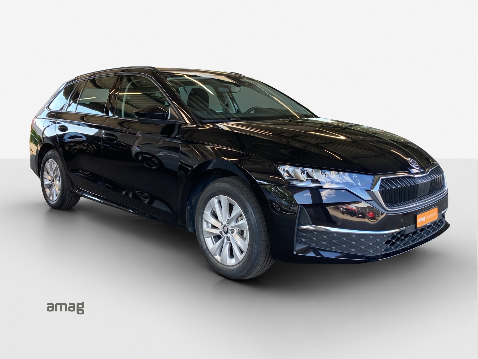 SKODA Octavia Combi 2.0 TDI DSG Selection-image-5