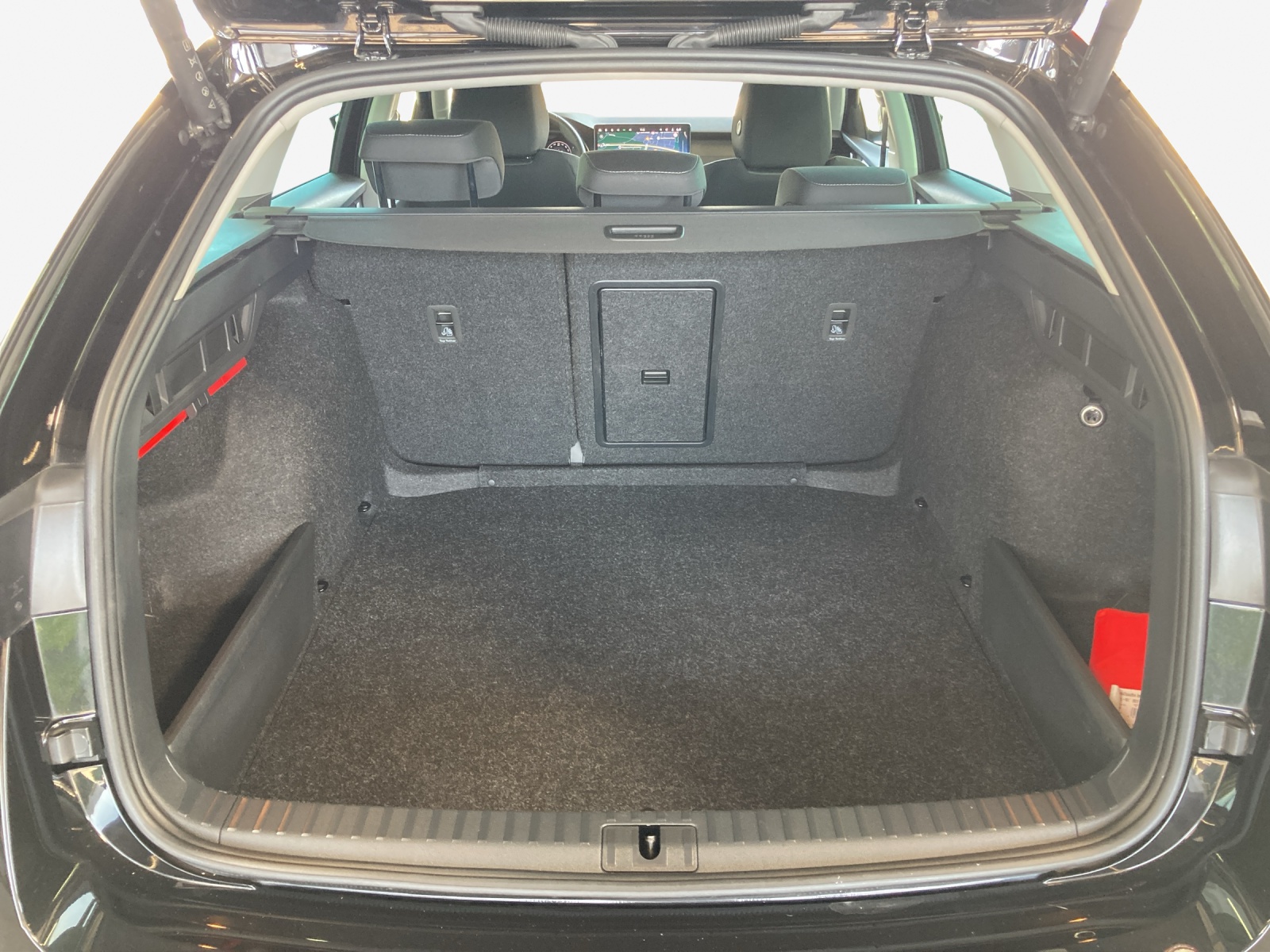 SKODA Octavia Combi 2.0 TDI DSG Selection-image-12