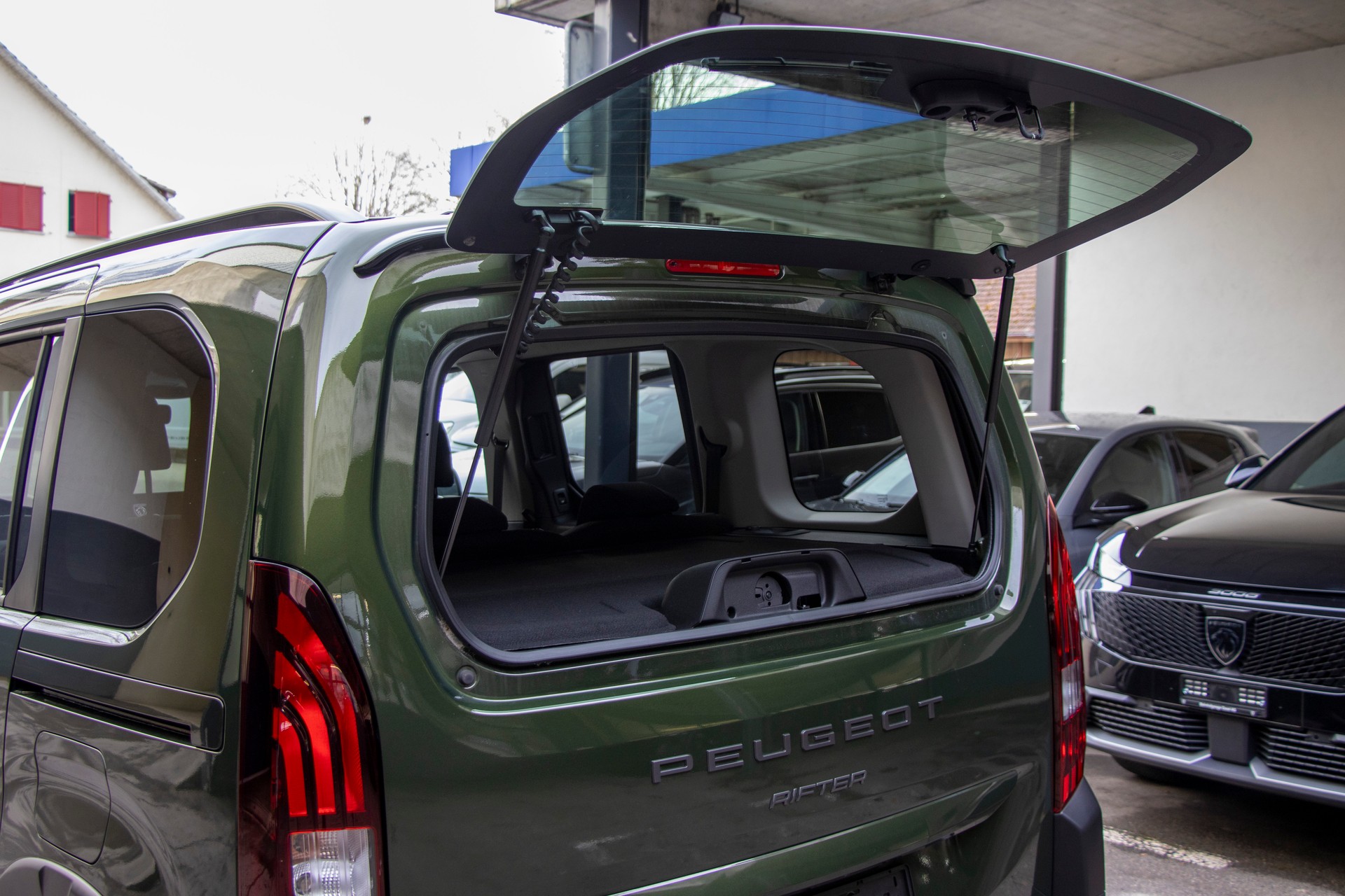 PEUGEOT Rifter 1.5 BlueHDi GT EAT8-showroom-element-2