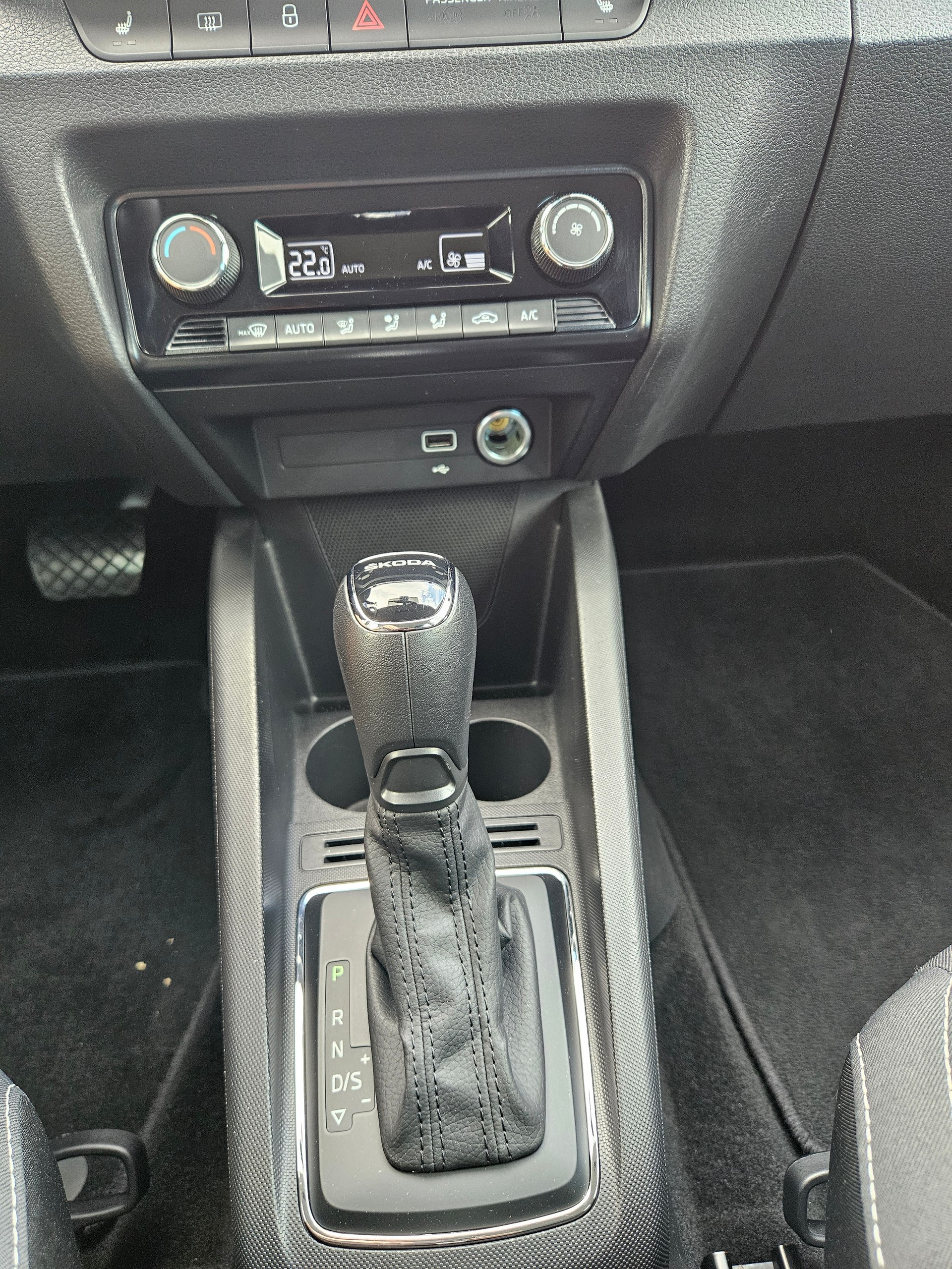 SKODA Fabia 1.0 TSI Style DSG-image-9
