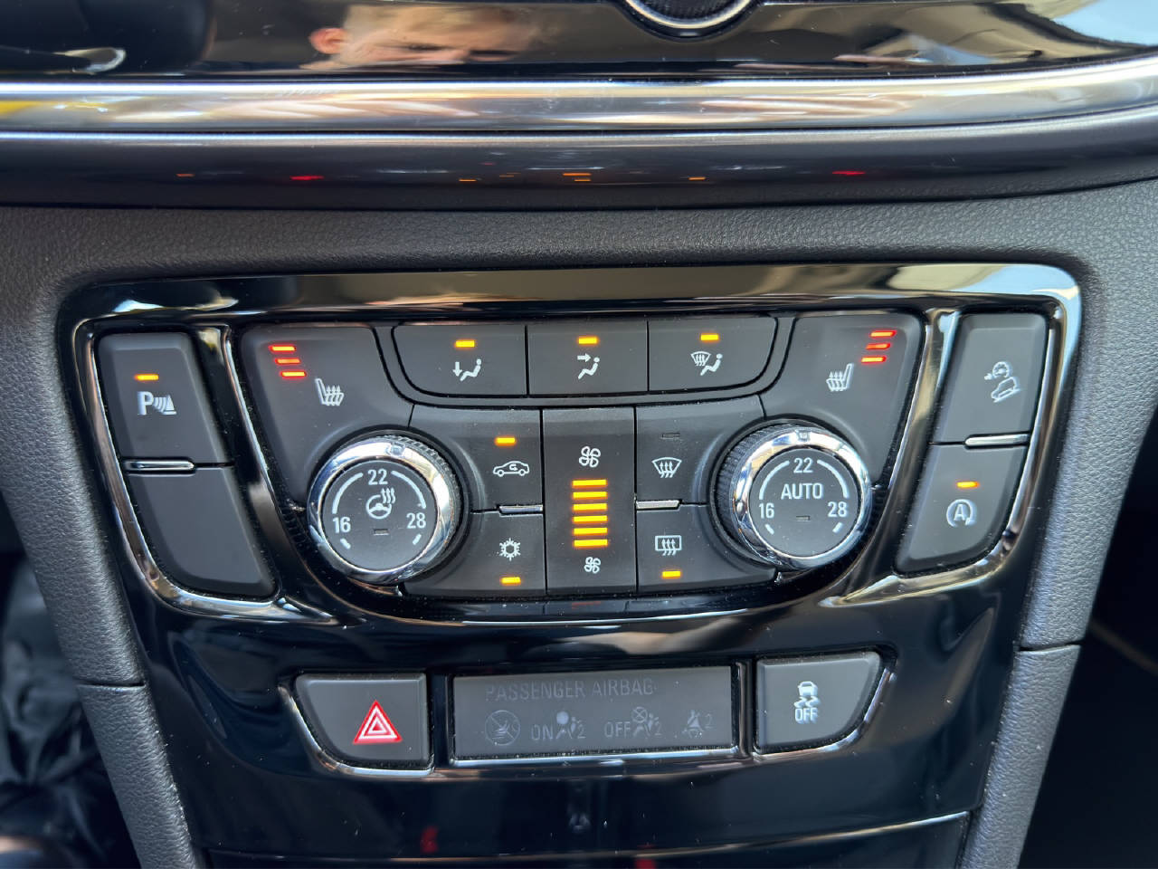 OPEL Mokka X 1.4T 4x4 Black Edition-image-10