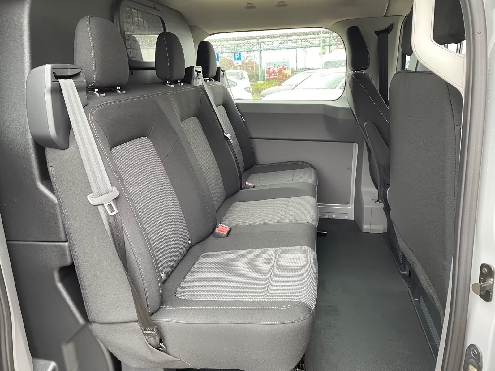 VW Transporter 2.0 TDI Lang 4Motion-image-11