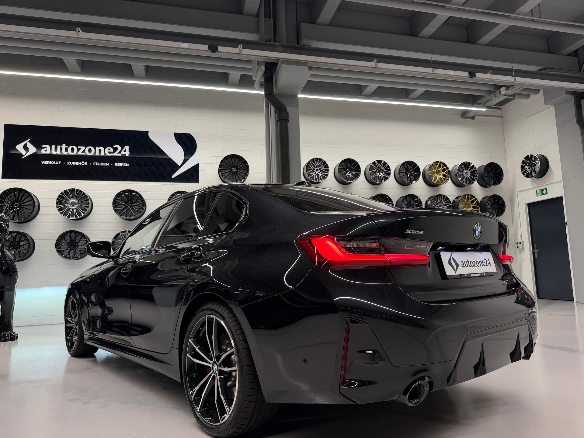 BMW 330d xDrive SAG M Sport *BMW Anschlussgarantie bis 03.07.28*BMW Service Inclusive bis 2.7.29-image-1