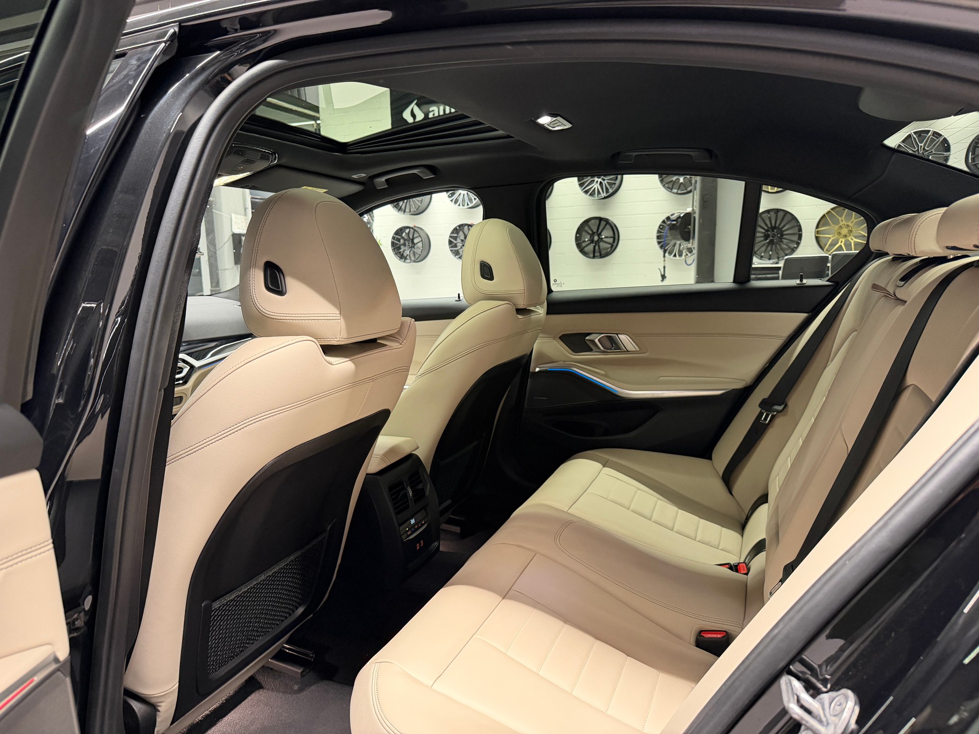 BMW 330d xDrive SAG M Sport *BMW Anschlussgarantie bis 03.07.28*BMW Service Inclusive bis 2.7.29-image-22