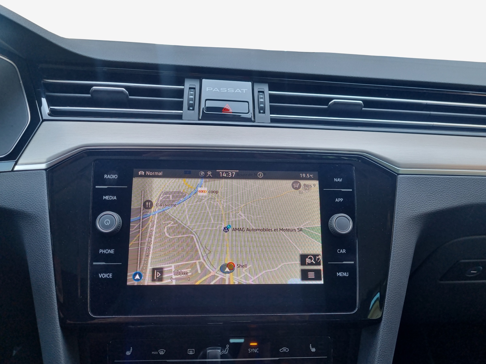 VW Passat 2.0 TDI BMT Elegance 4Motion DSG-image-14