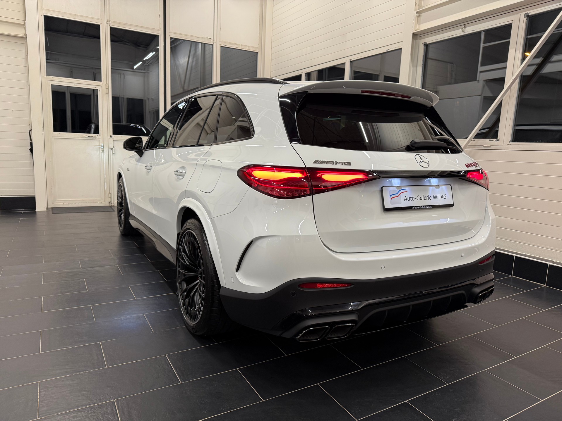 MERCEDES-BENZ GLC AMG 63 S e Performance Executive Edition 9G-Tronic-showroom-element-3