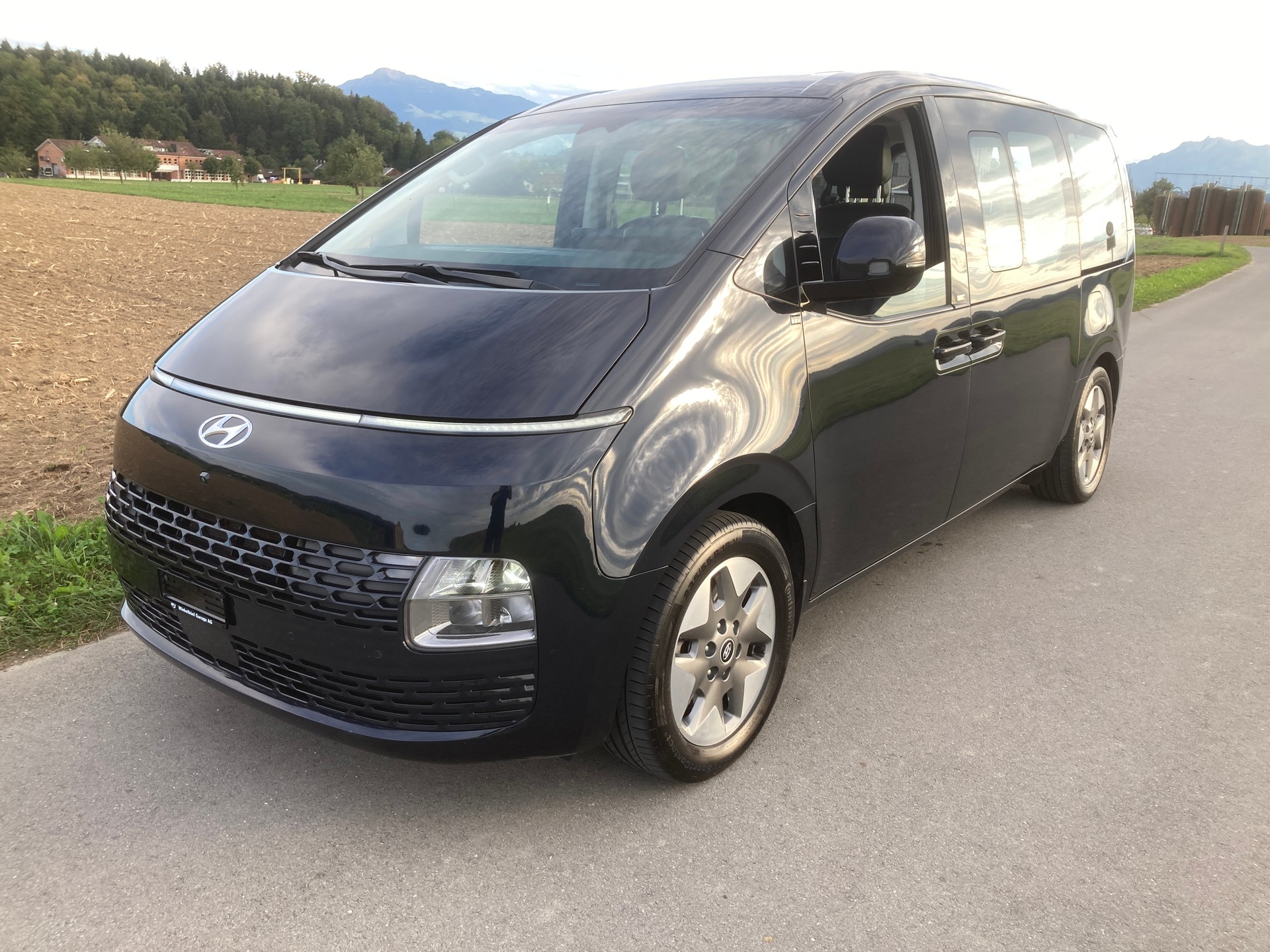 HYUNDAI Staria Premium 2.2 CRDi Vertex 4WD A 9 Sitzer-image-0