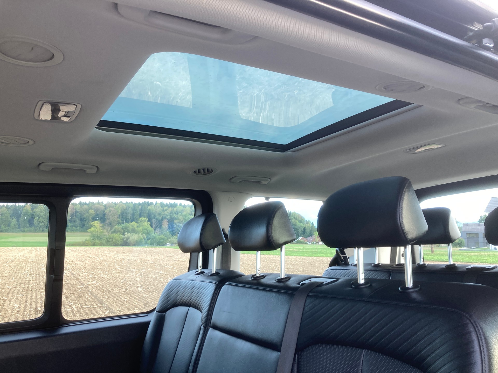 HYUNDAI Staria Premium 2.2 CRDi Vertex 4WD A 9 Sitzer-image-8
