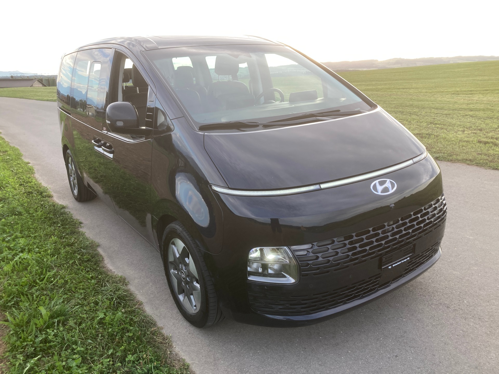 HYUNDAI Staria Premium 2.2 CRDi Vertex 4WD A 9 Sitzer-image-1